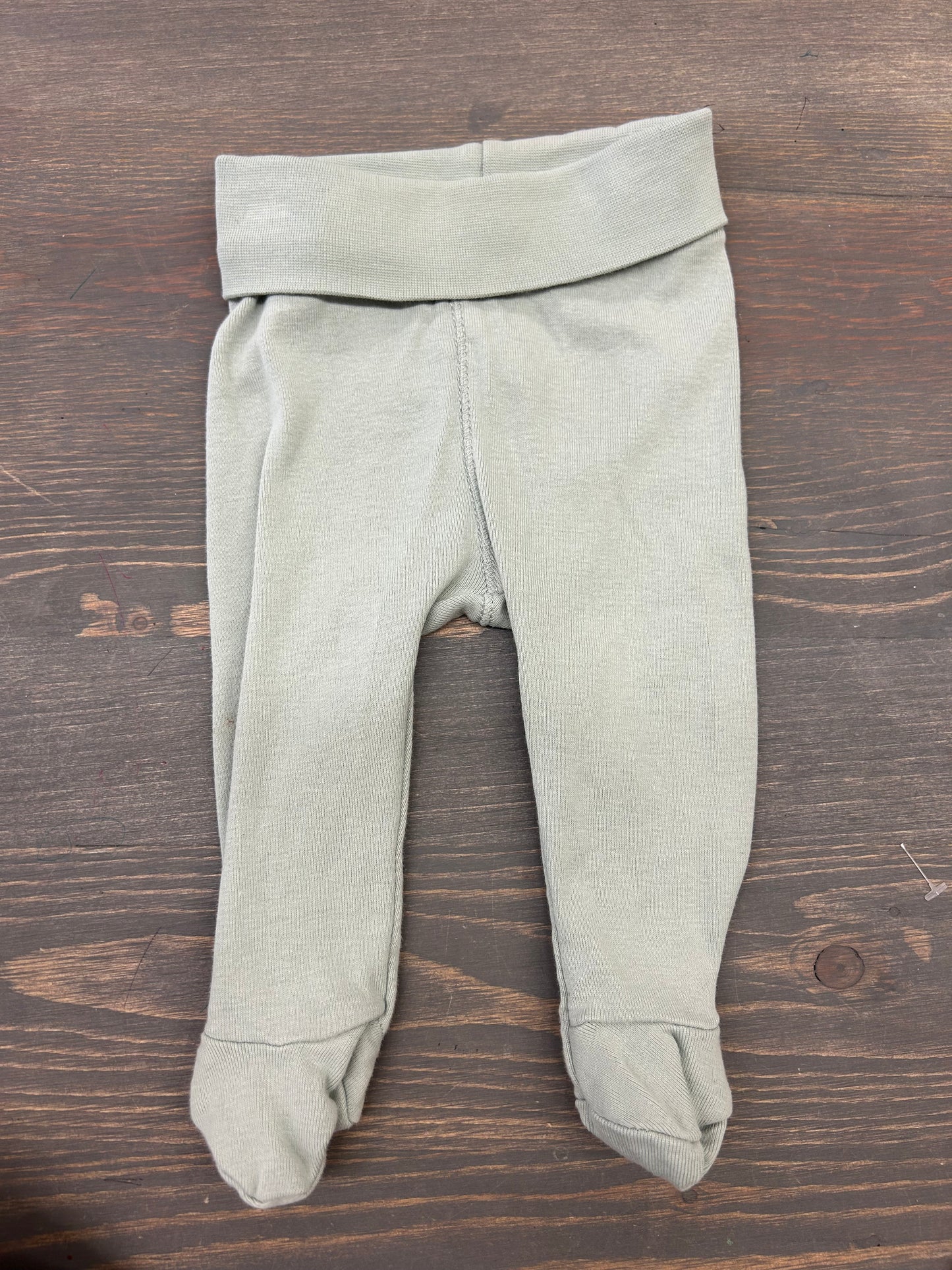 H&M 1/2m sage green footed pants