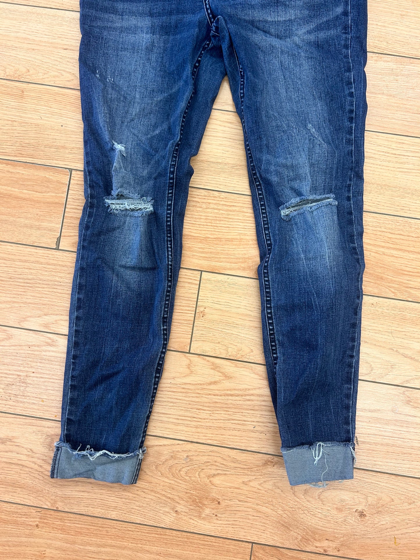 Bootlegger 31 medium wash distressed skinny jeans