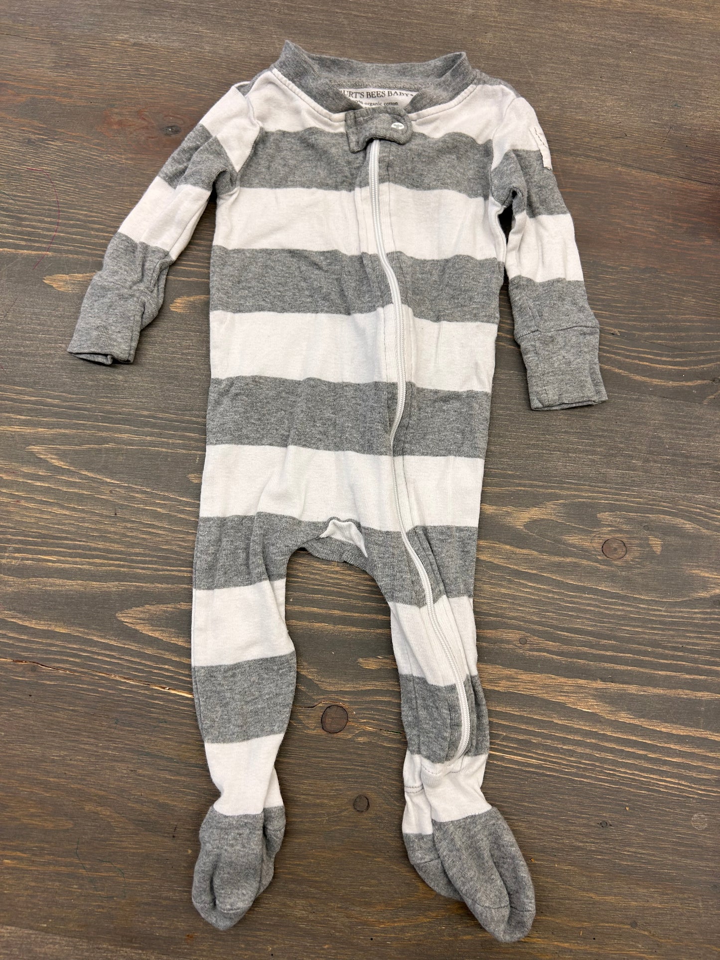 Burt’s bees 3-6m grey & white striped sleeper