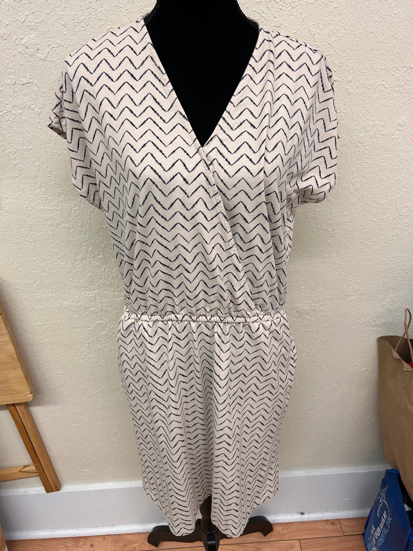 Denver Hayes large tan & black cheveron dress