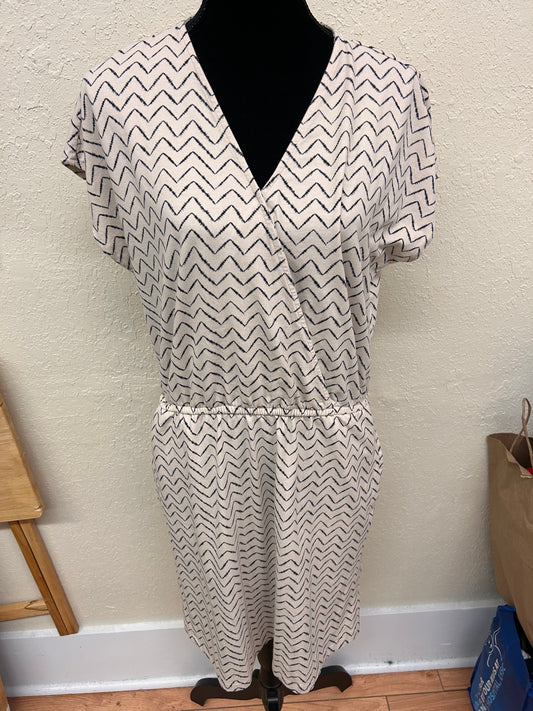 Denver Hayes large tan & black cheveron dress