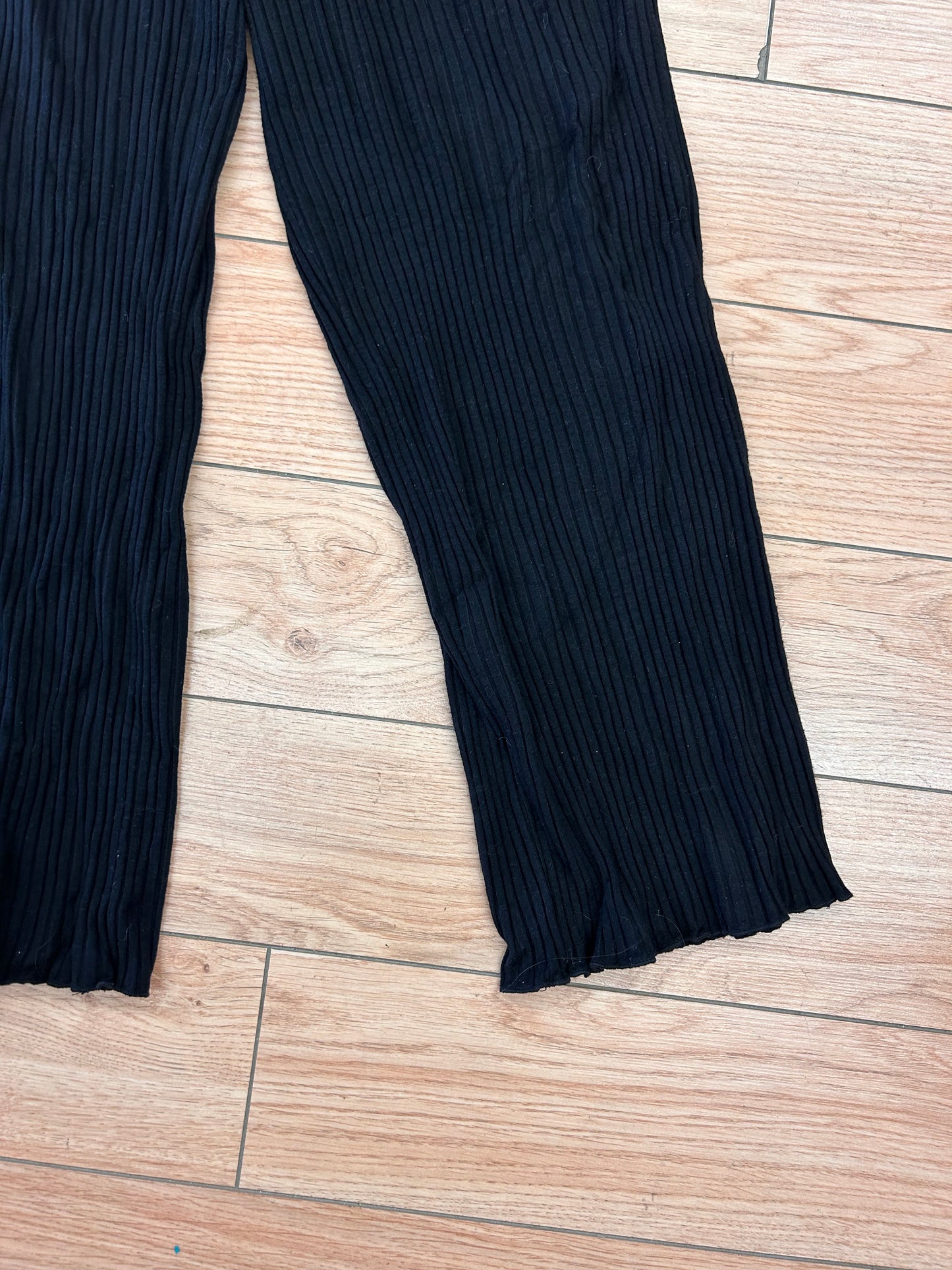 Republic large black ribbed capris