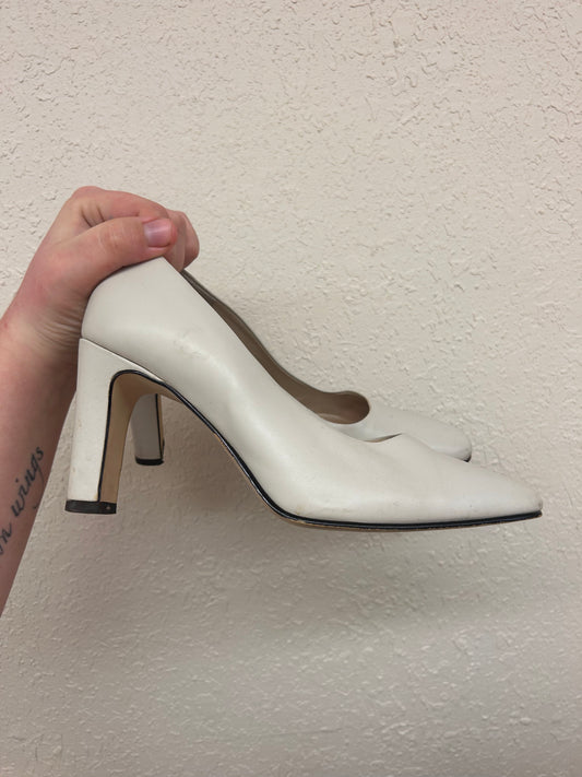 Vintage Jessica Size 7 white heels