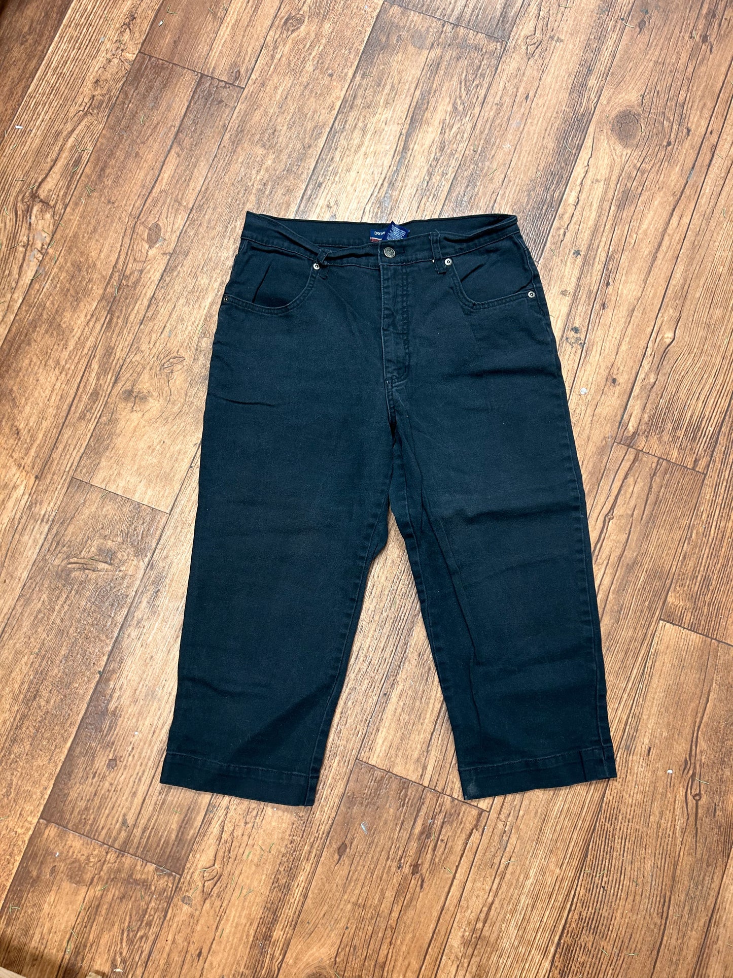 Denver Hayes size 32 black denim Capris