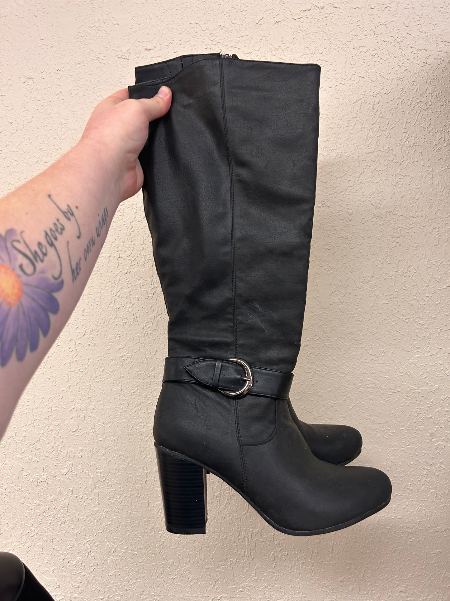 Tender tootsies size 6 black tall heeled Boots