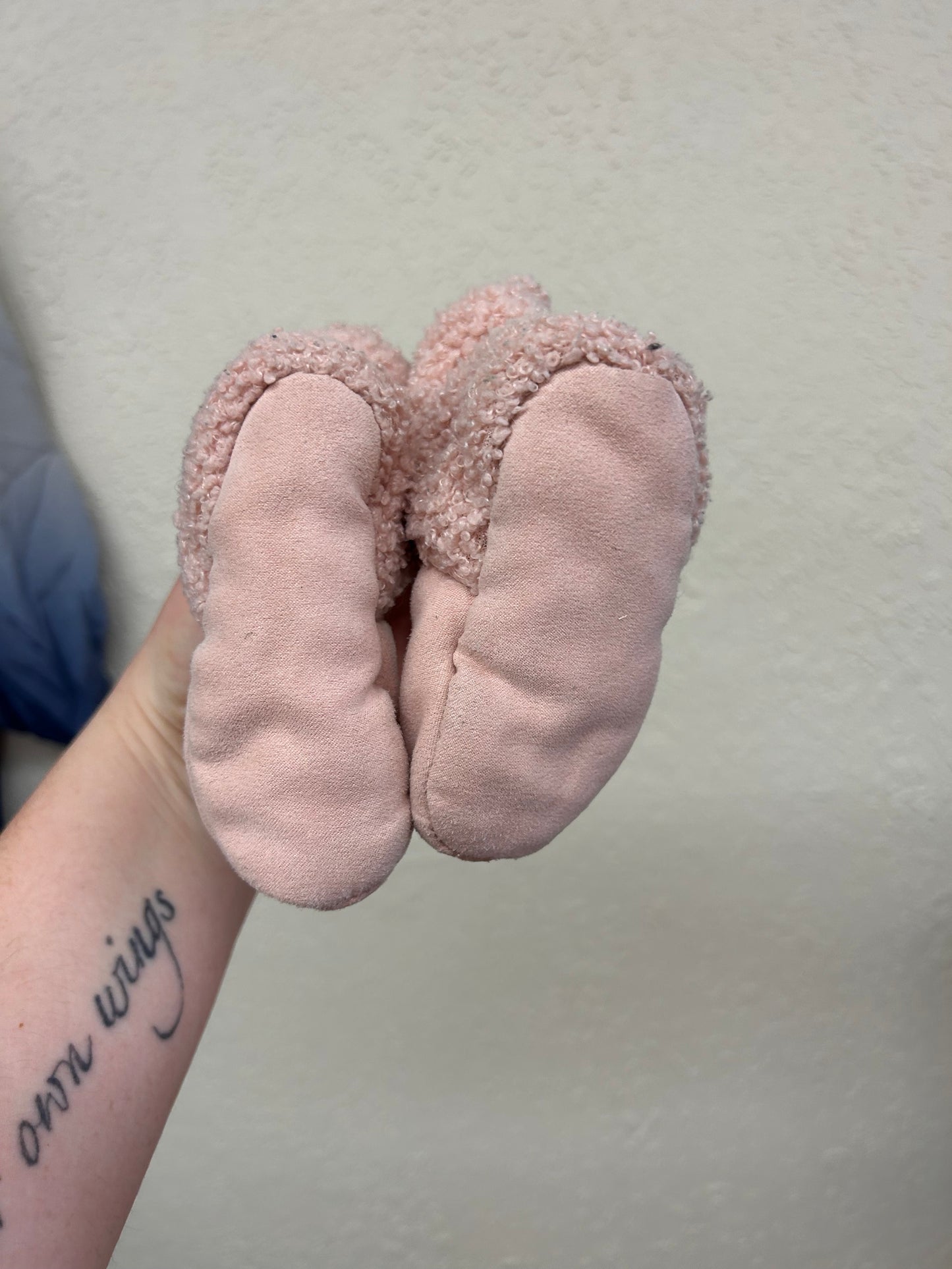 Carters 0/6m pink Sherpa booties