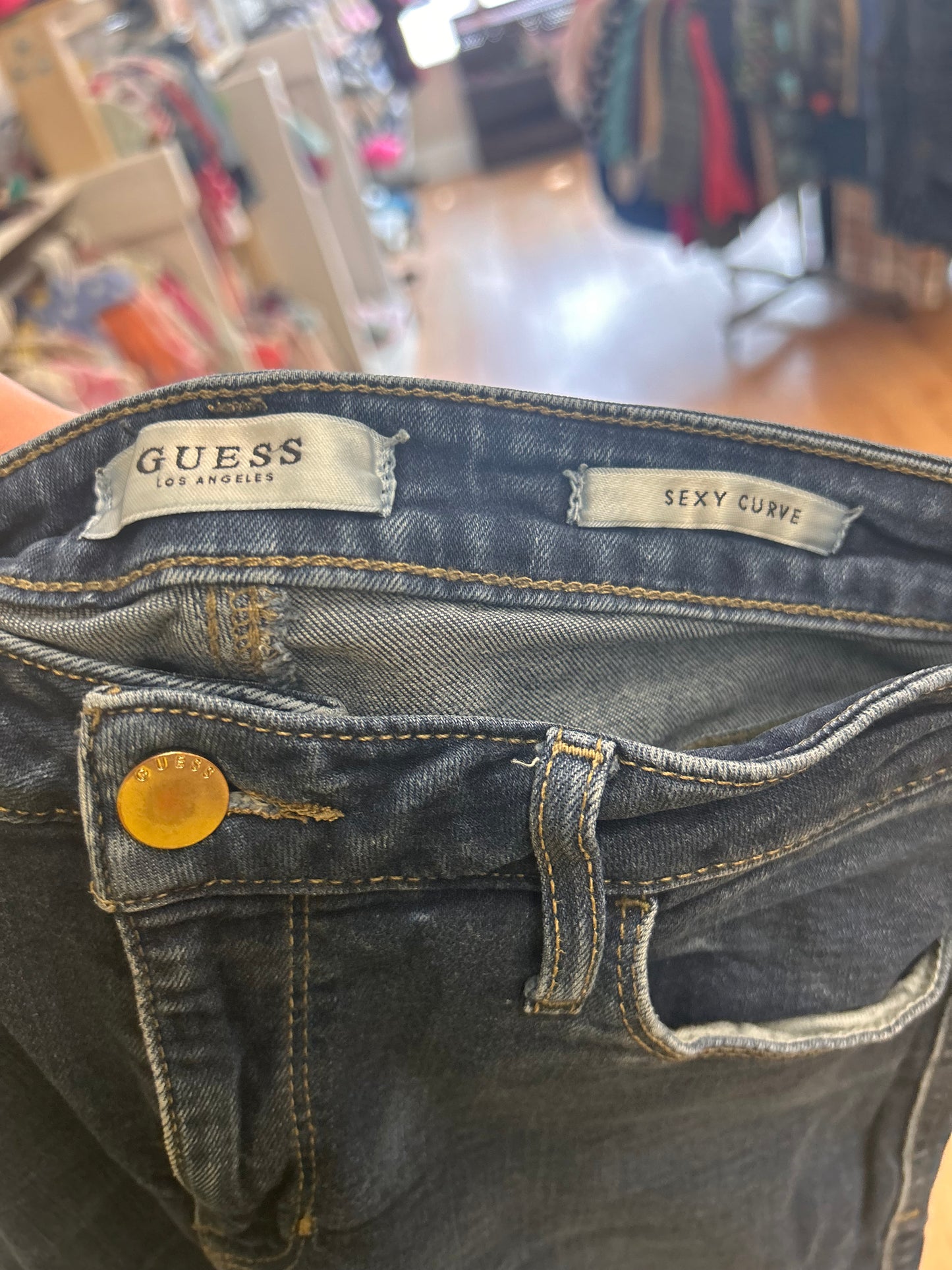 Guess 30 medium wash skinny jeans