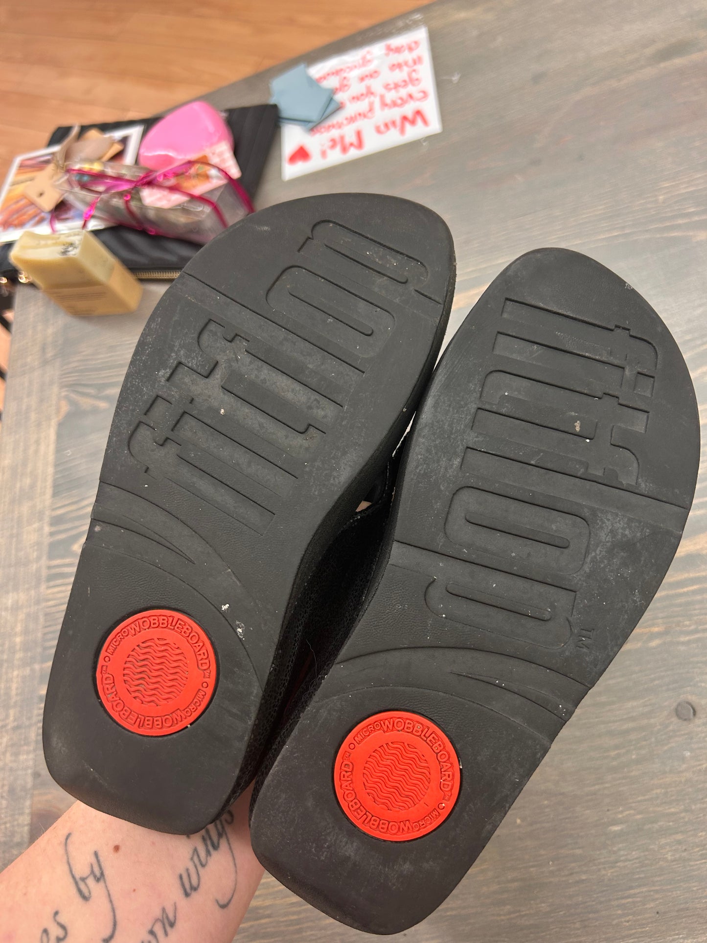 Fitflop Size 6 black pleather flip flops