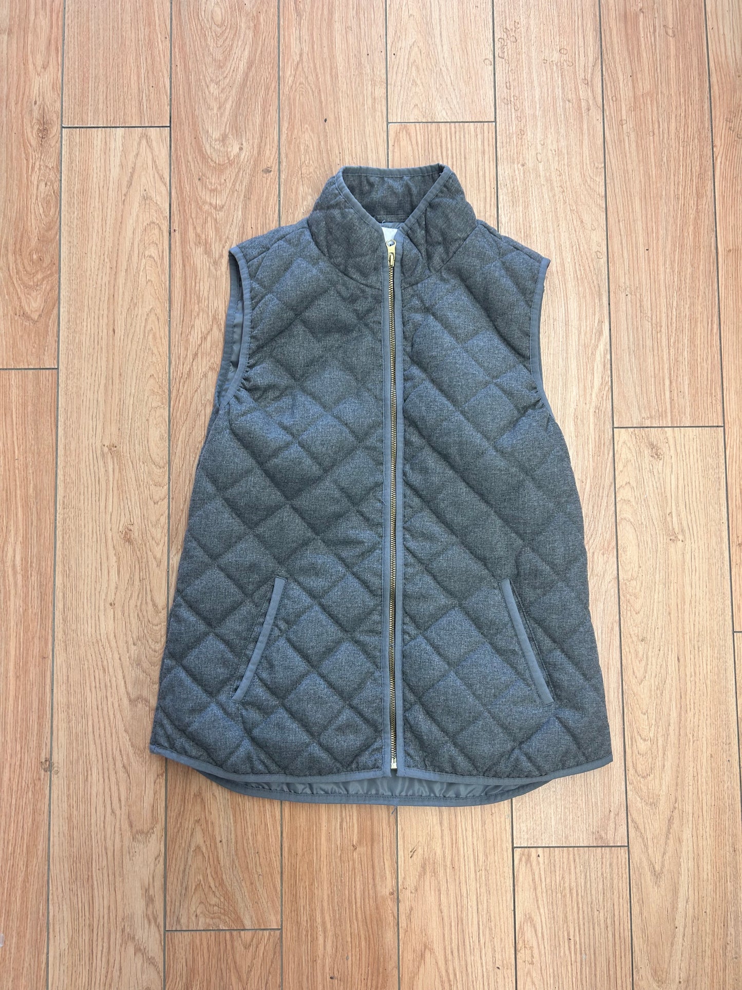 Old navy medium grey quilted vest