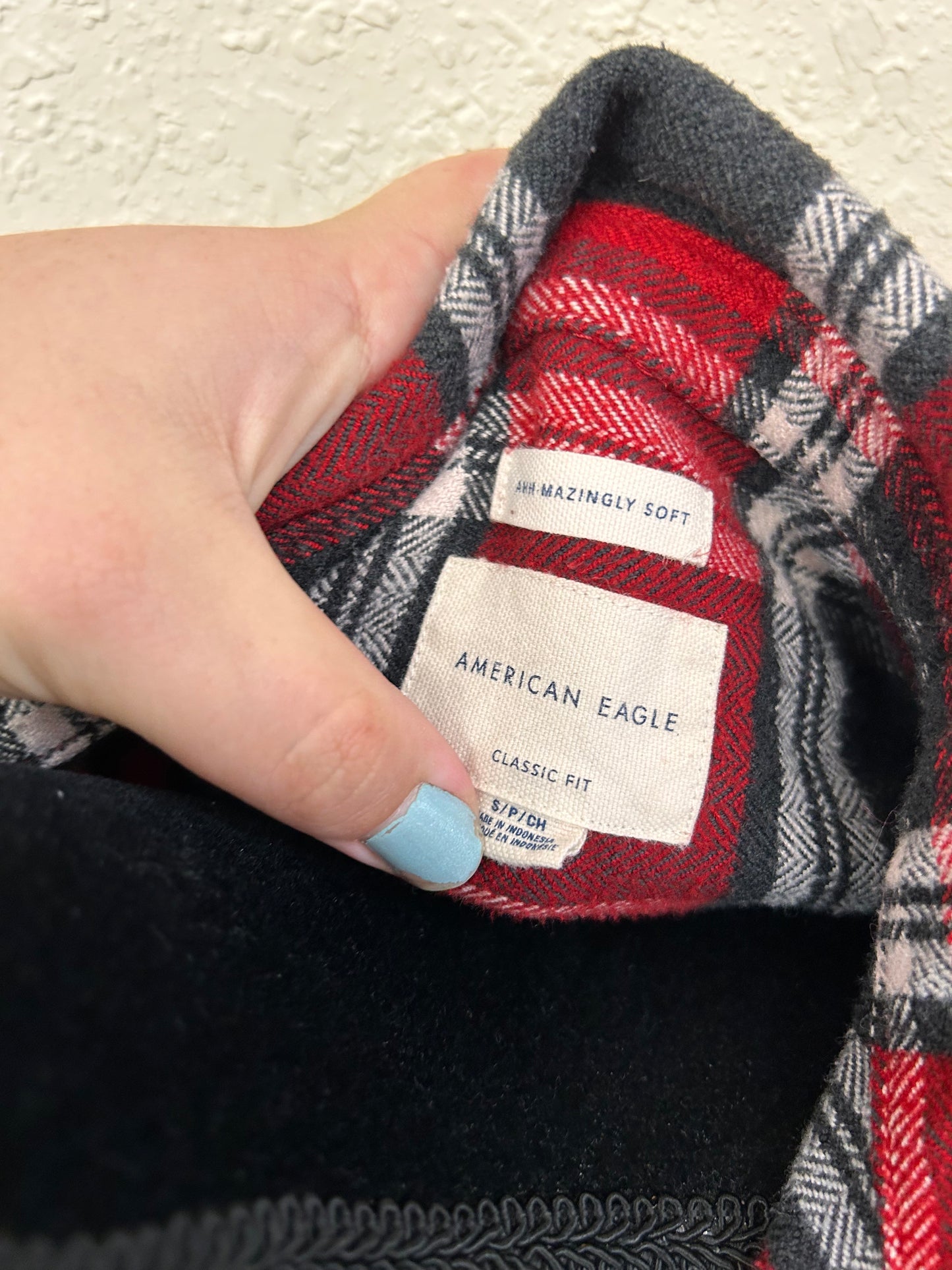 American eagle small red & grey flannel