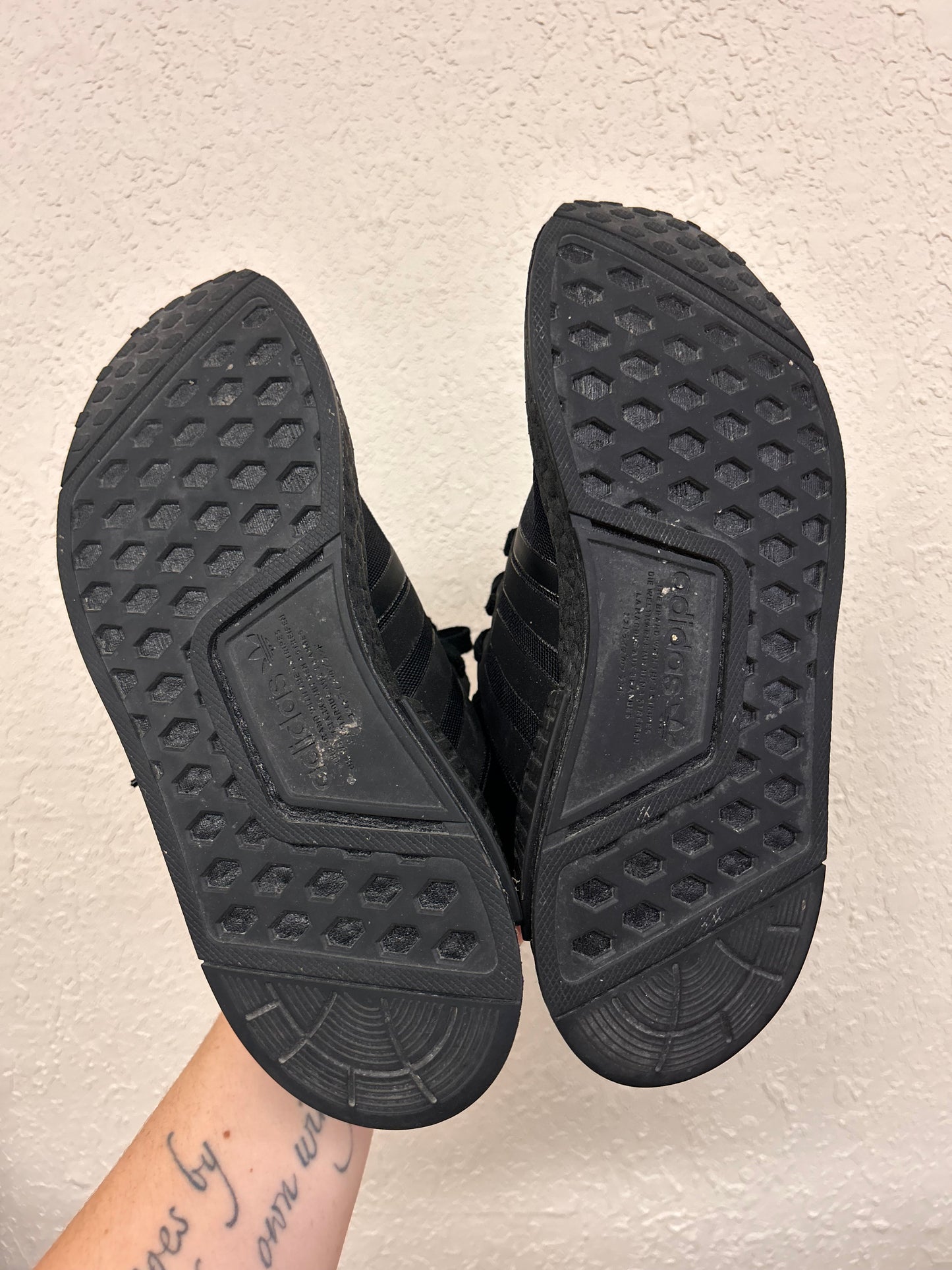 Adidas women’s 5.5 black runners