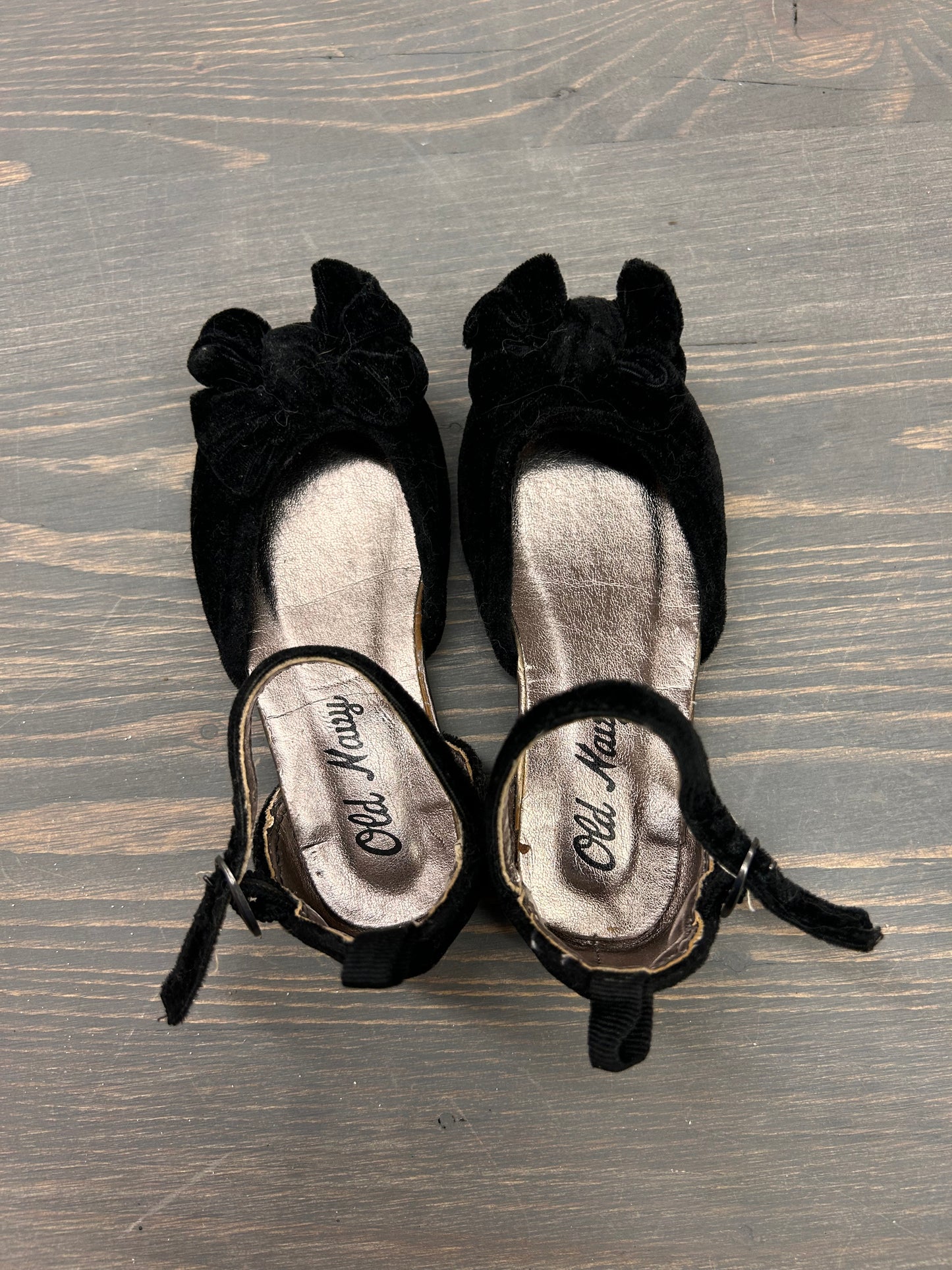 Old navy infant 7 black velvet flats with bow