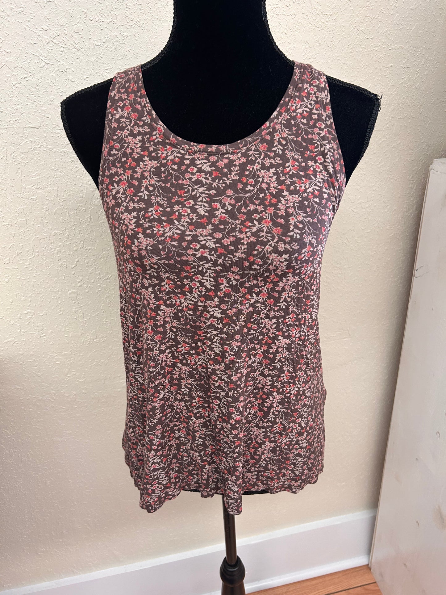 American eagle small brown & red floral tank top