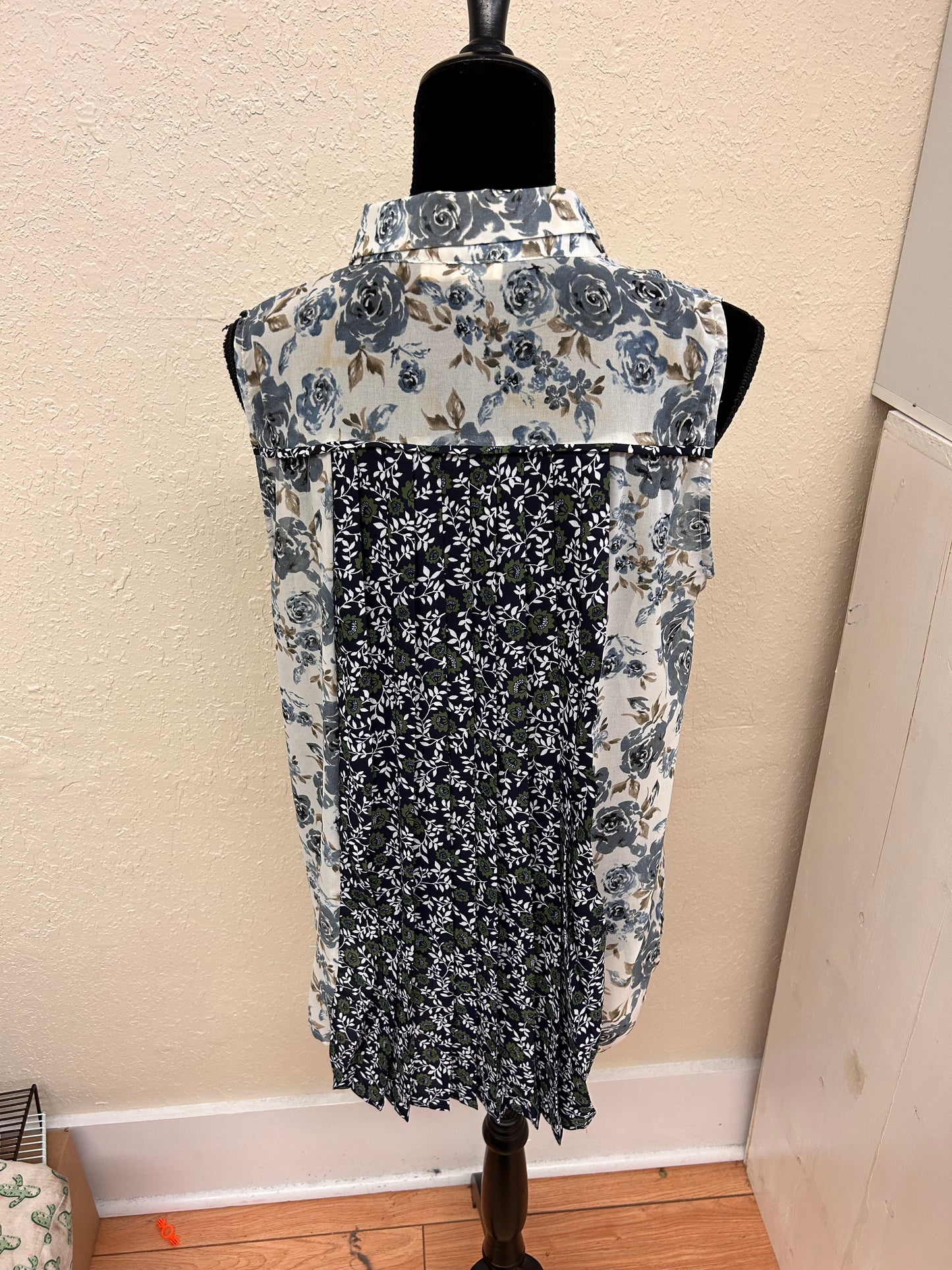 Mystree large blue floral sleeveless blouse