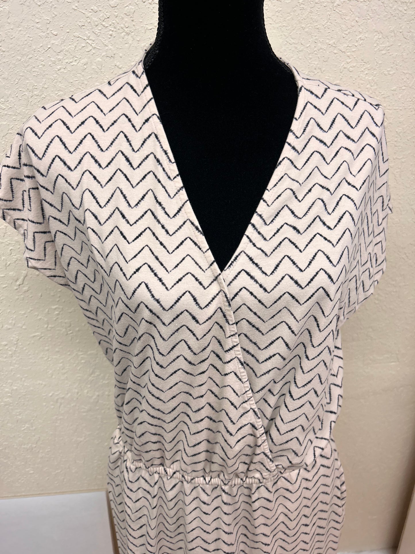 Denver Hayes large tan chevron dress