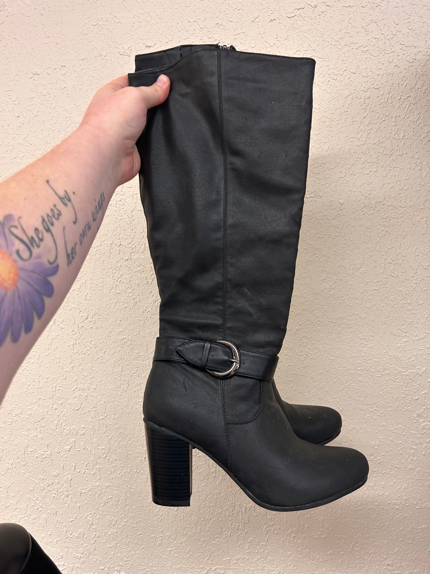 Tender tootsies size 6 black tall heeled Boots