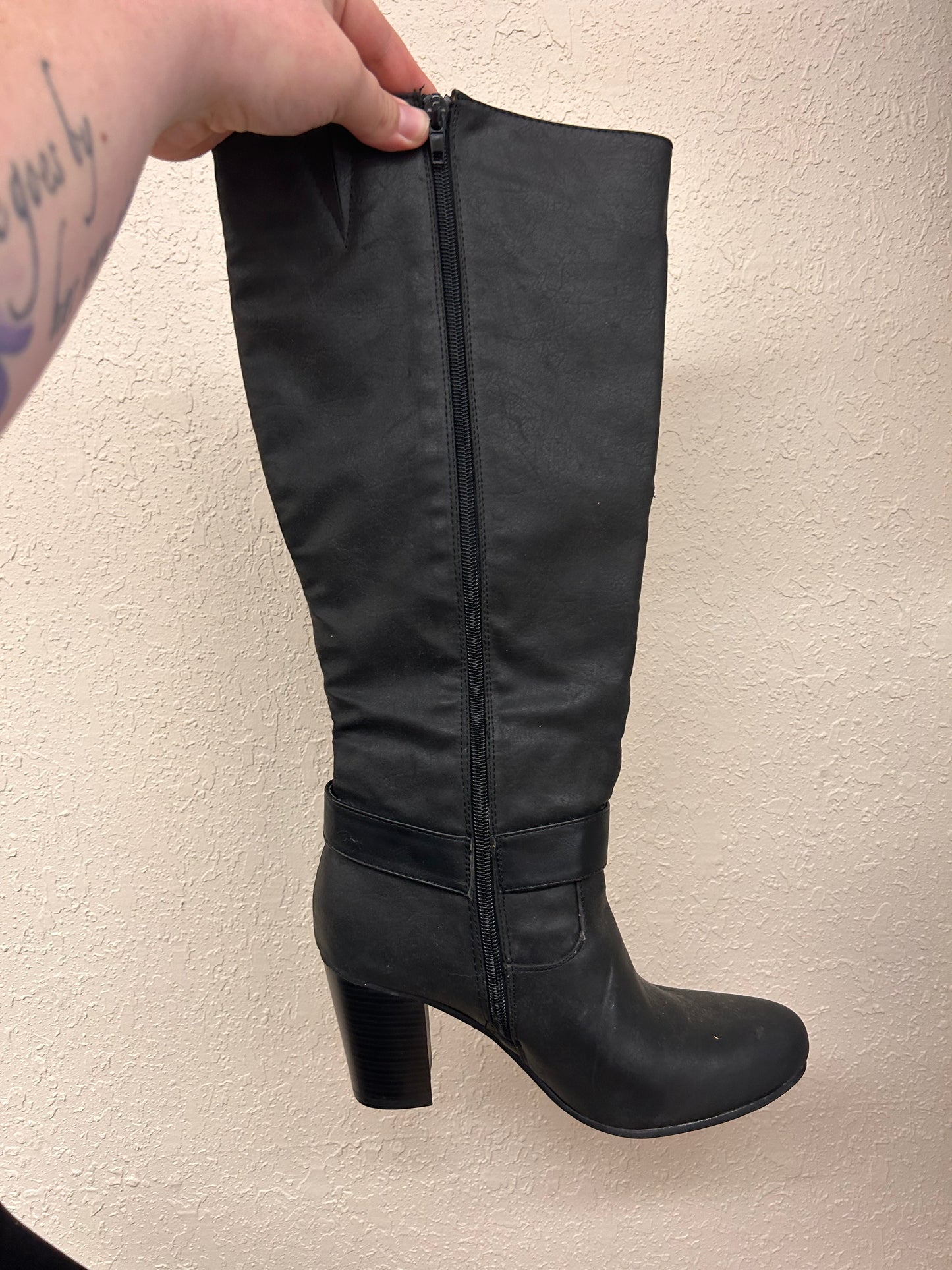 Tender tootsies size 6 black tall heeled Boots