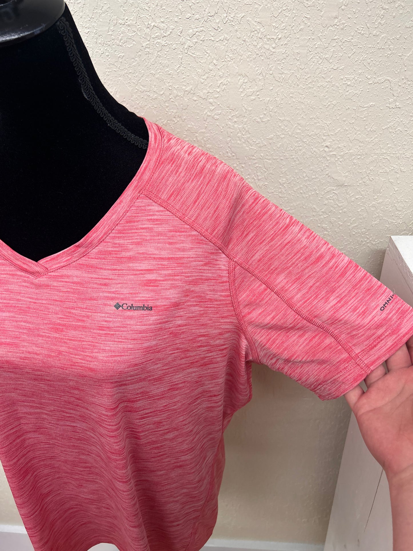 Columbia 2x pink athletic shirt