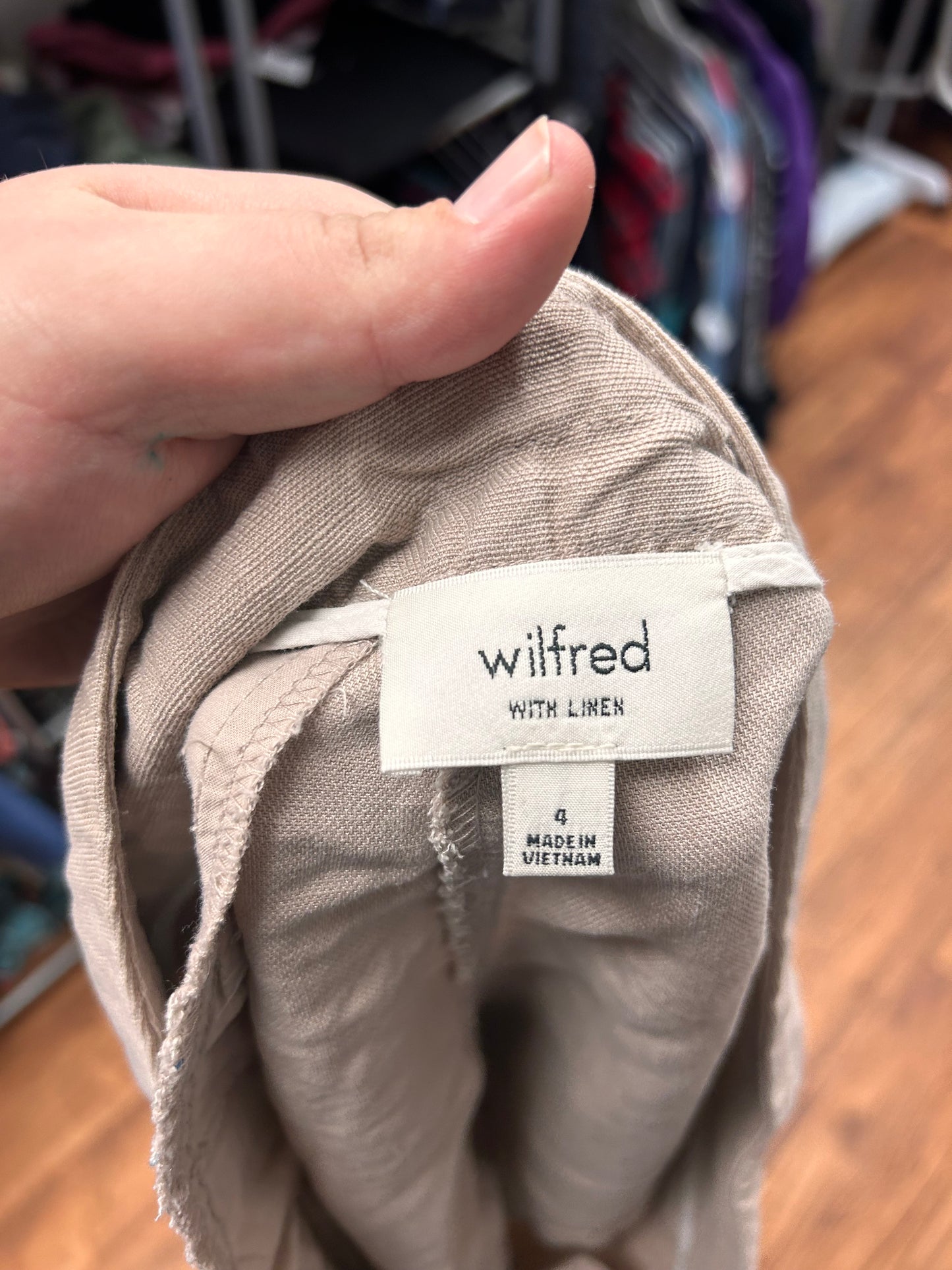 Wilfred 4 tan linen shorts