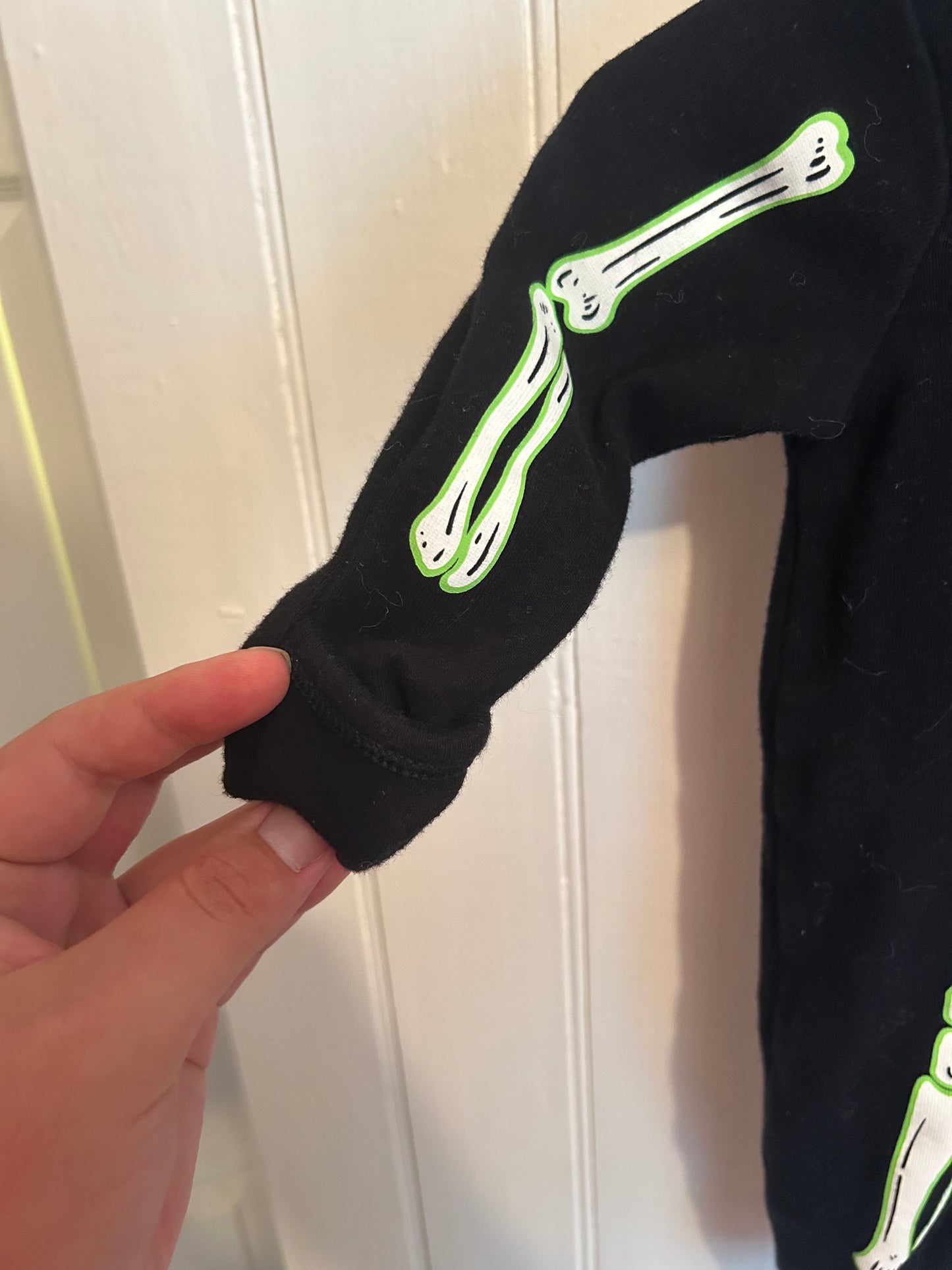 Old navy 0/3m glow in the dark skeleton sleeper