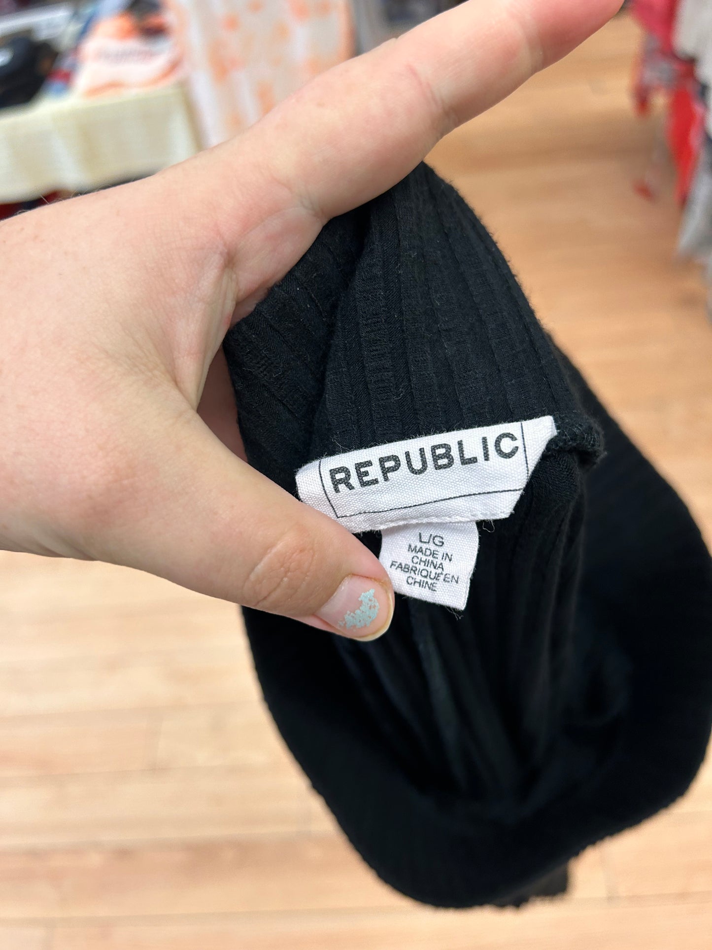 Republic large black ribbed capris