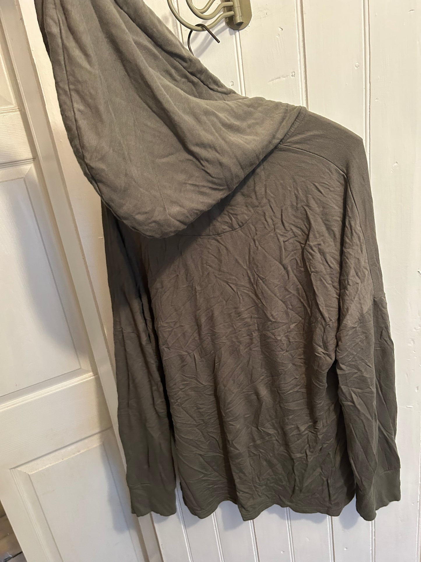 Kismet xl green vneck hoodie