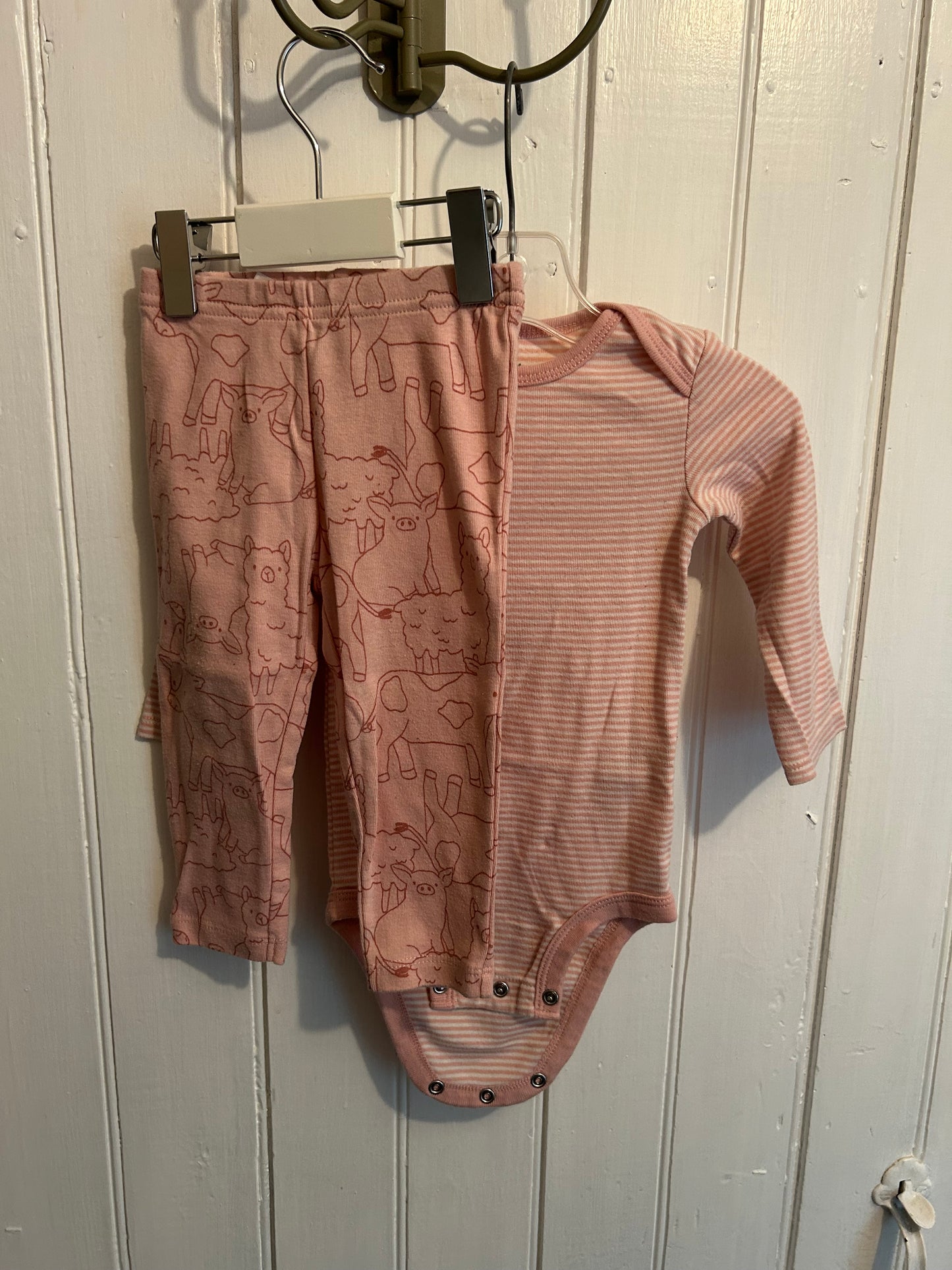 Carters 12m pink farm matching set