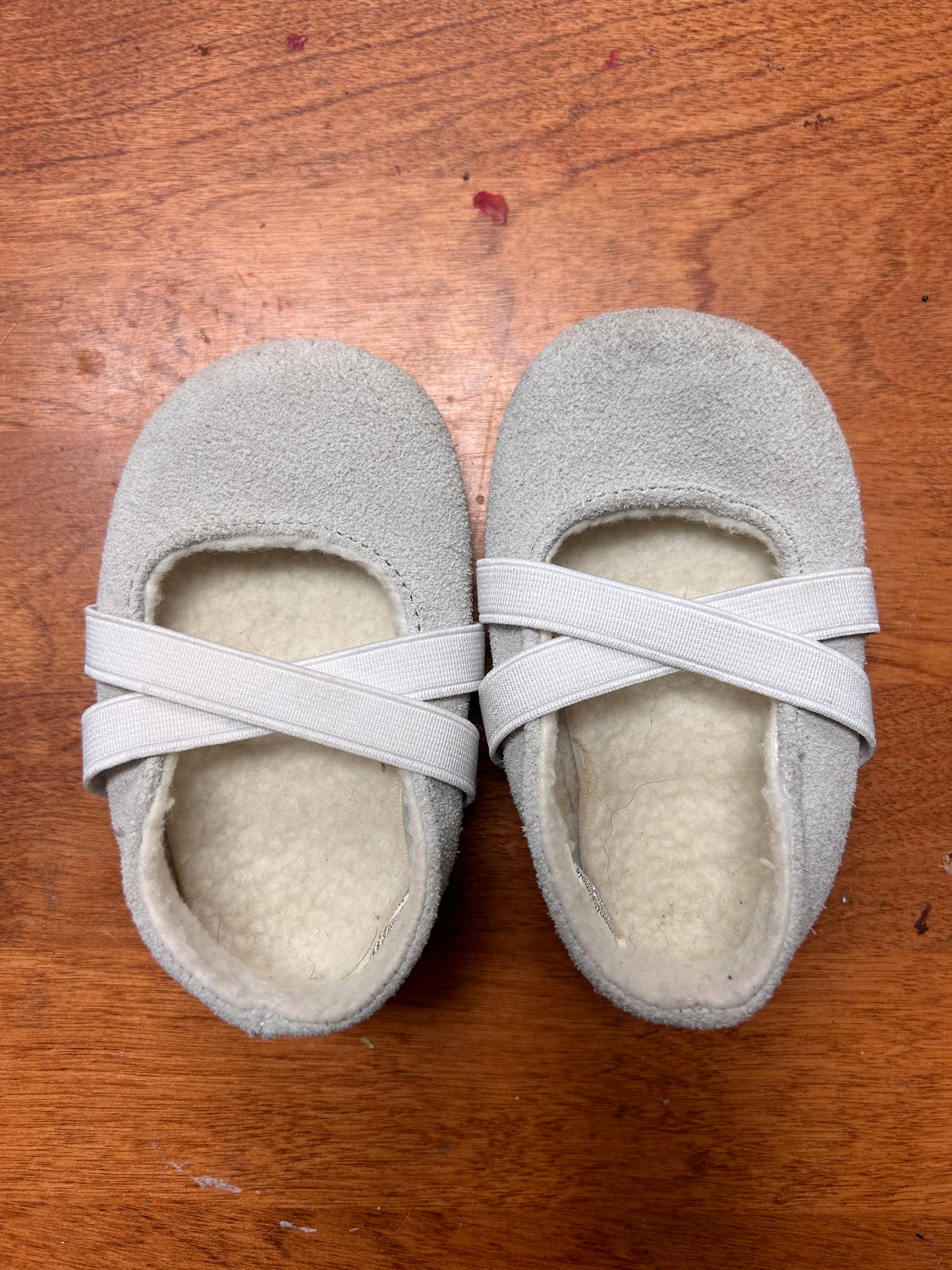 Robeez 6/9m grey soft soles flats