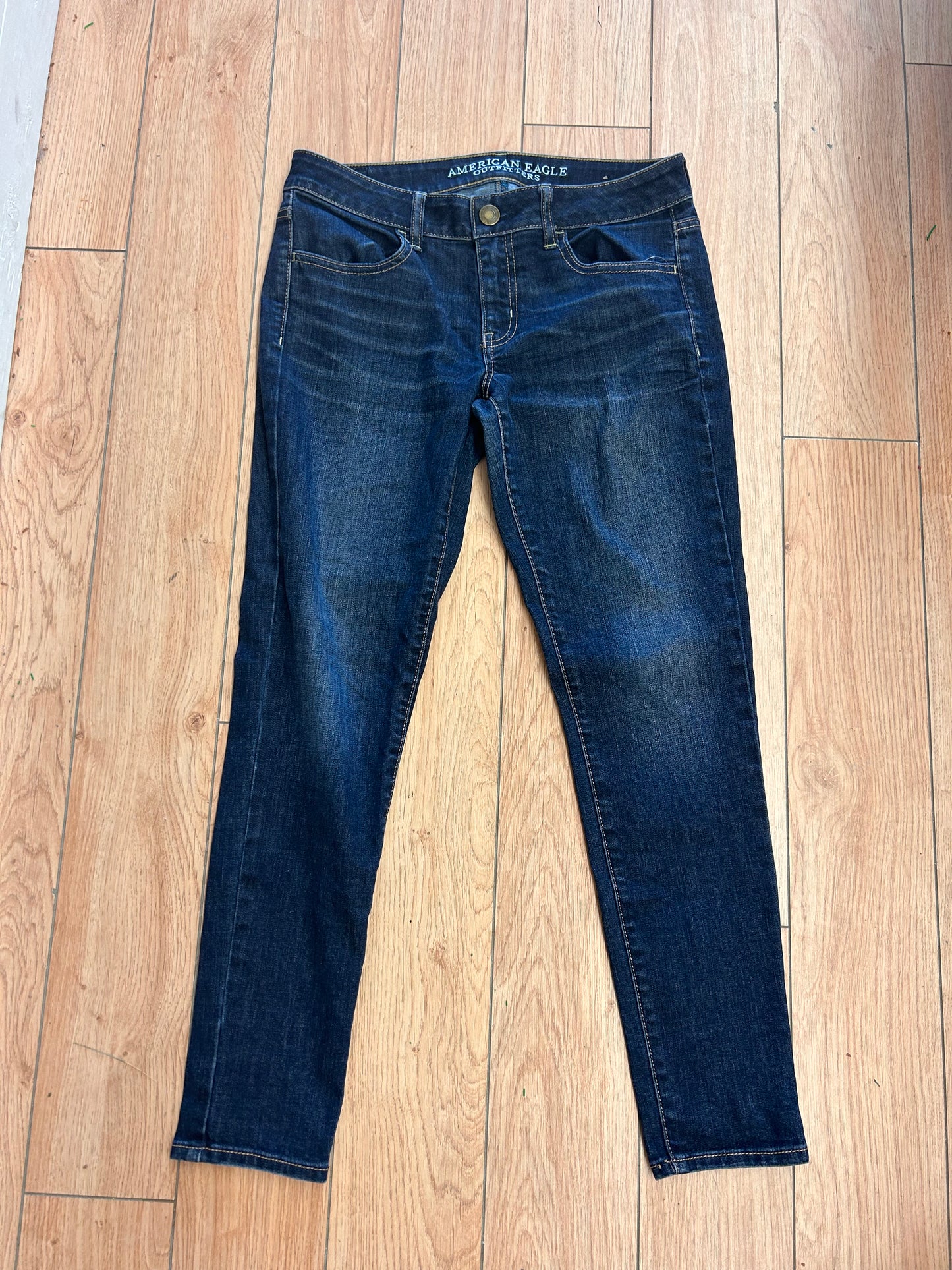 American eagle 8 dark wash skinny jeans