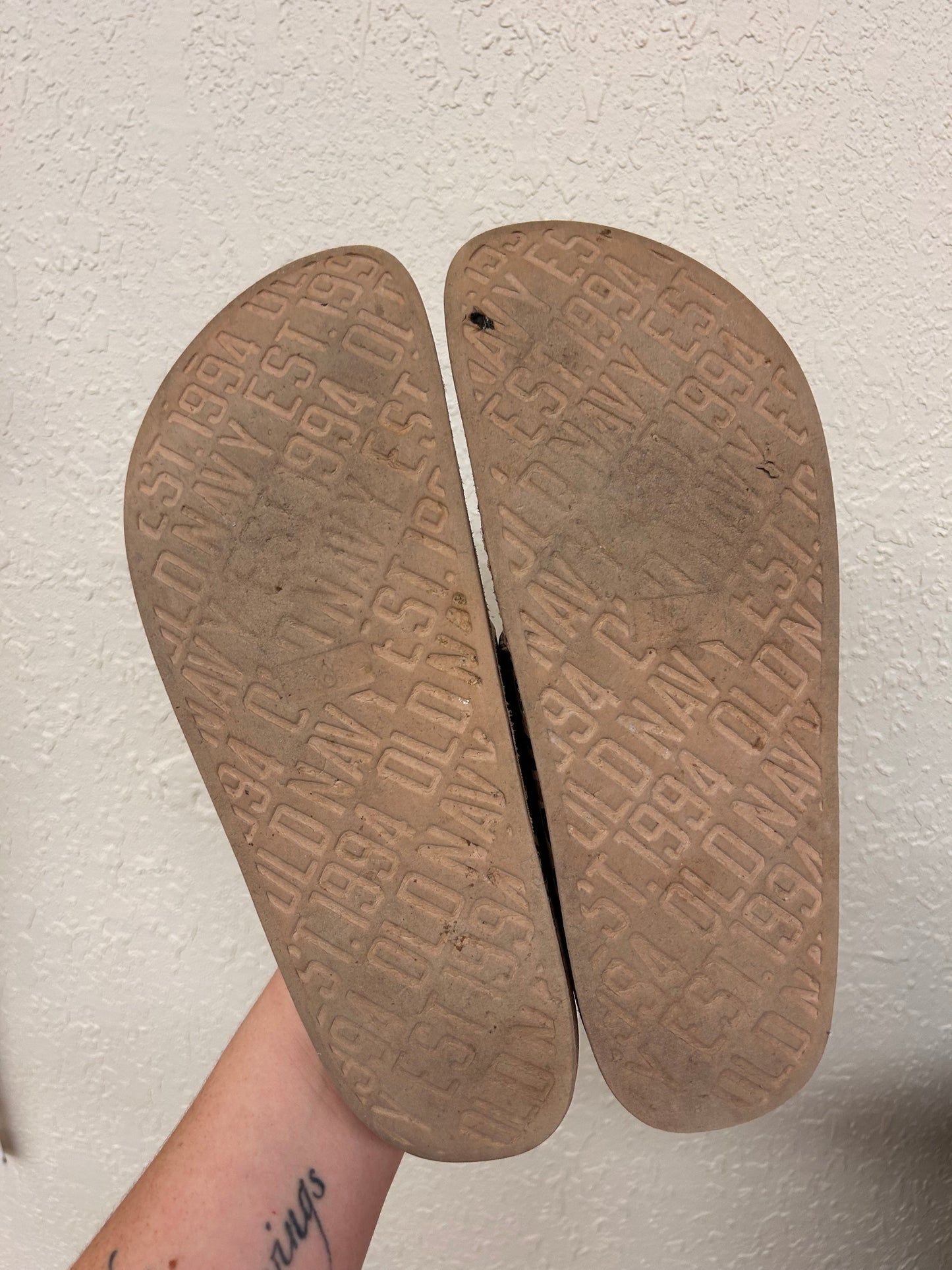 Old navy 8 cheetah slides