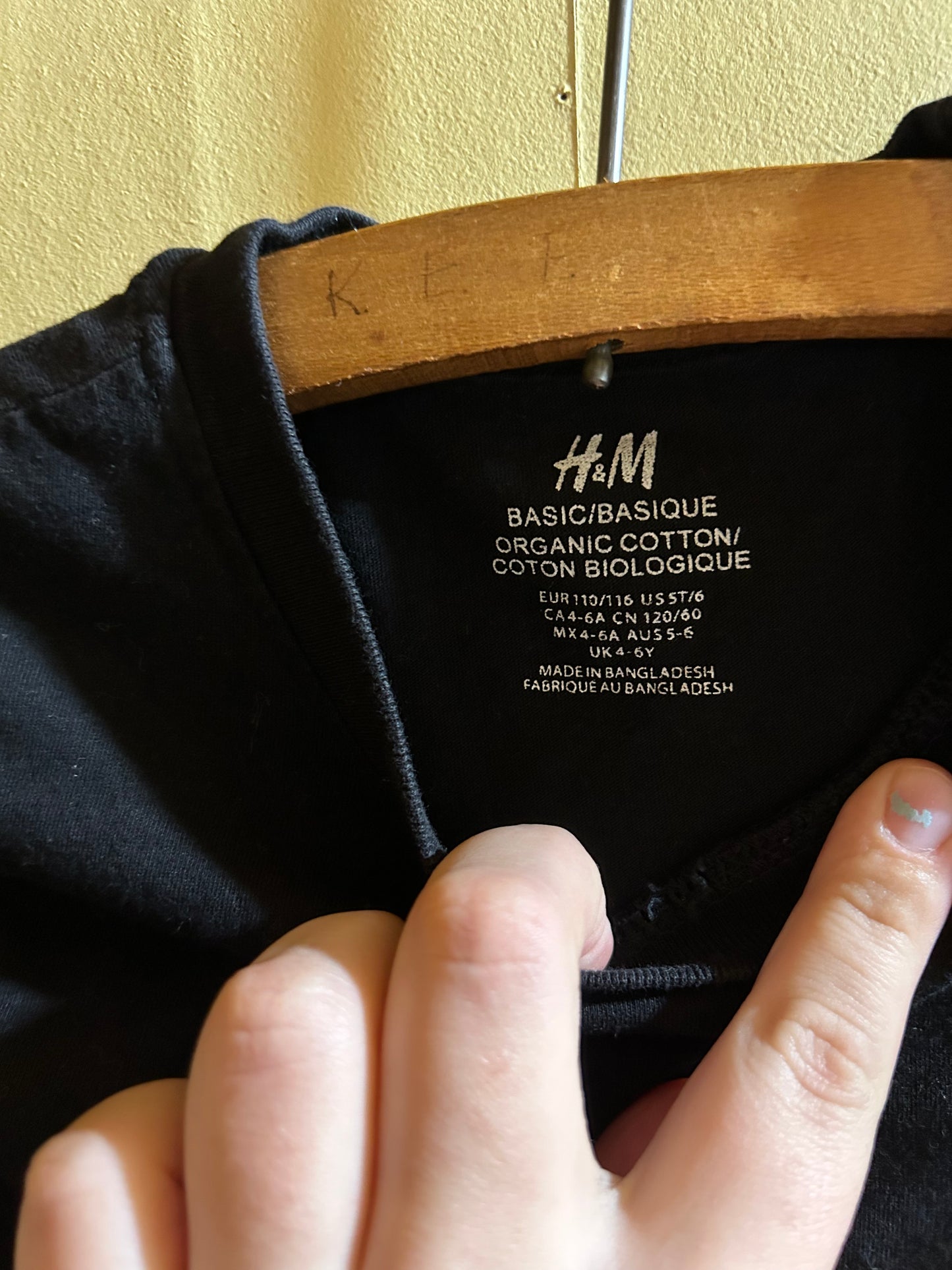 H&M 5t black tshirt