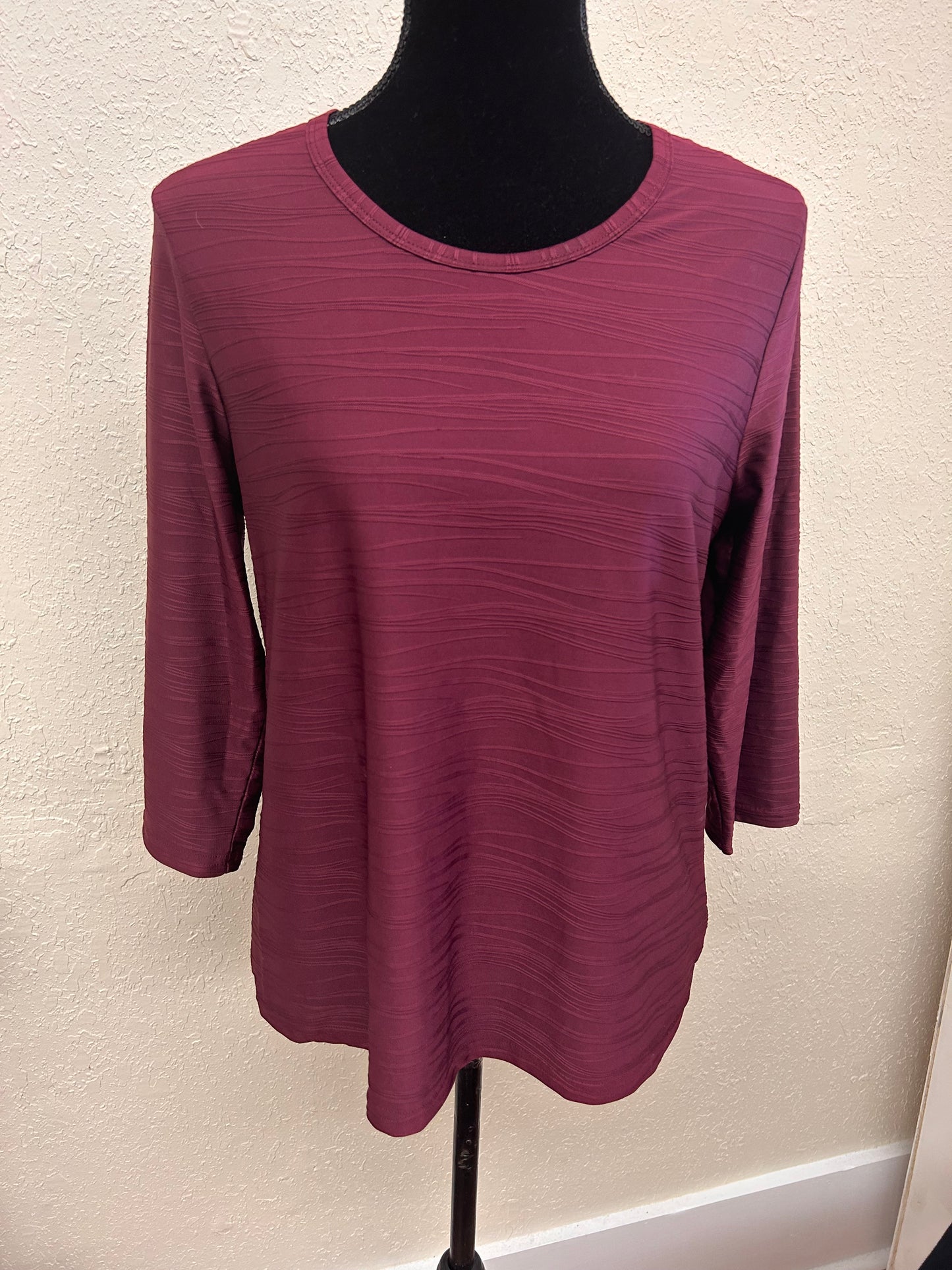 Northern reflections med petite burgundy textured striped top