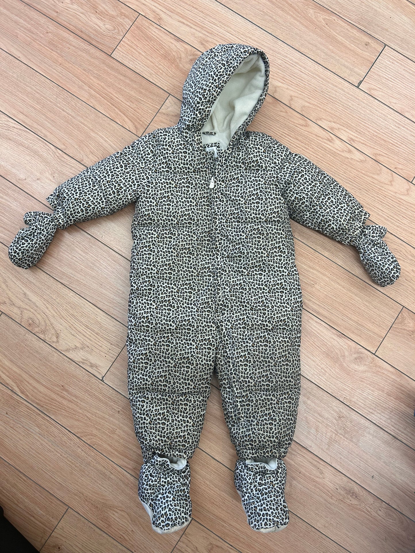 Gap 18/24m cheetah snow suit