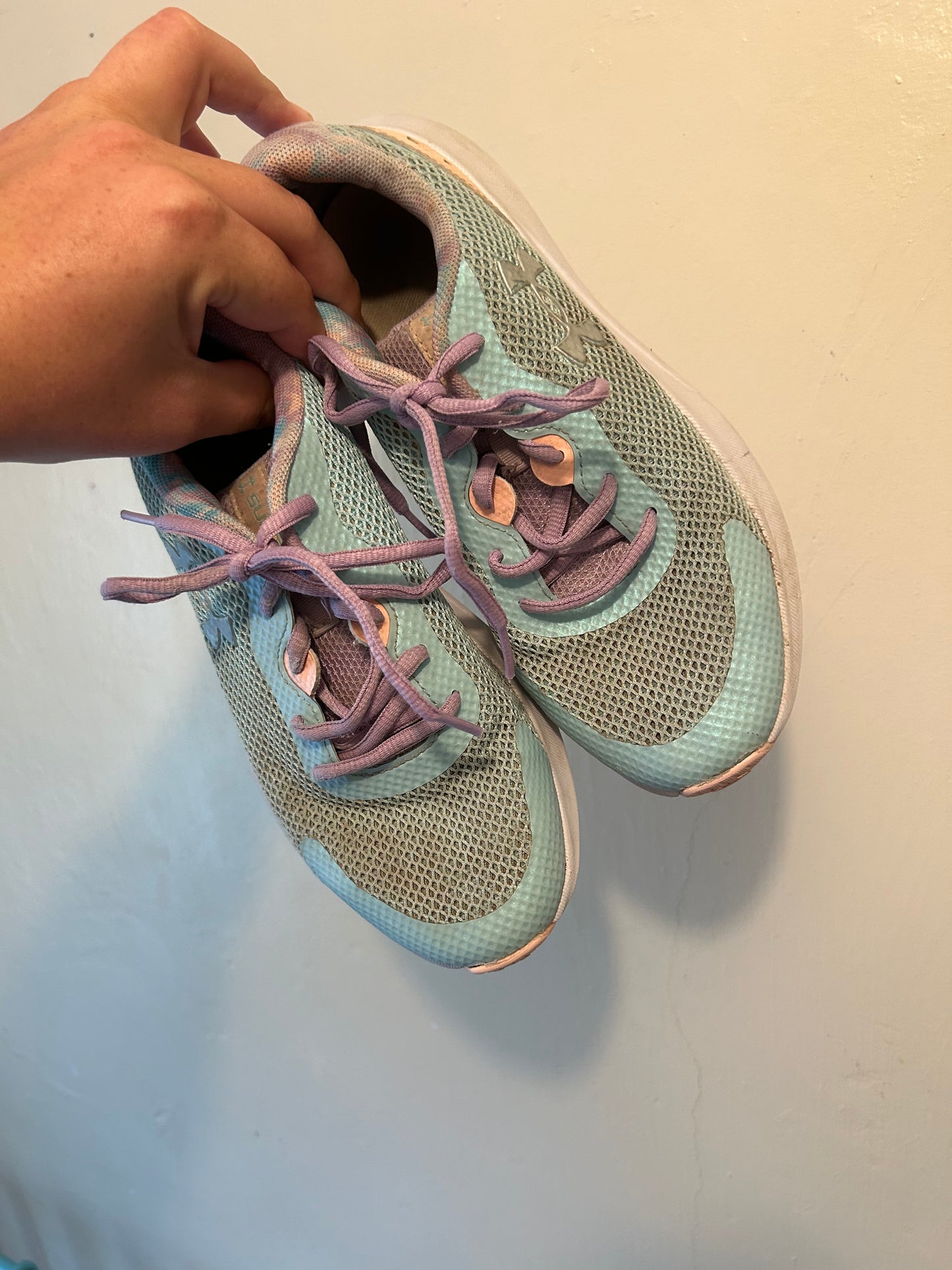 Under armour 5Y blue runners