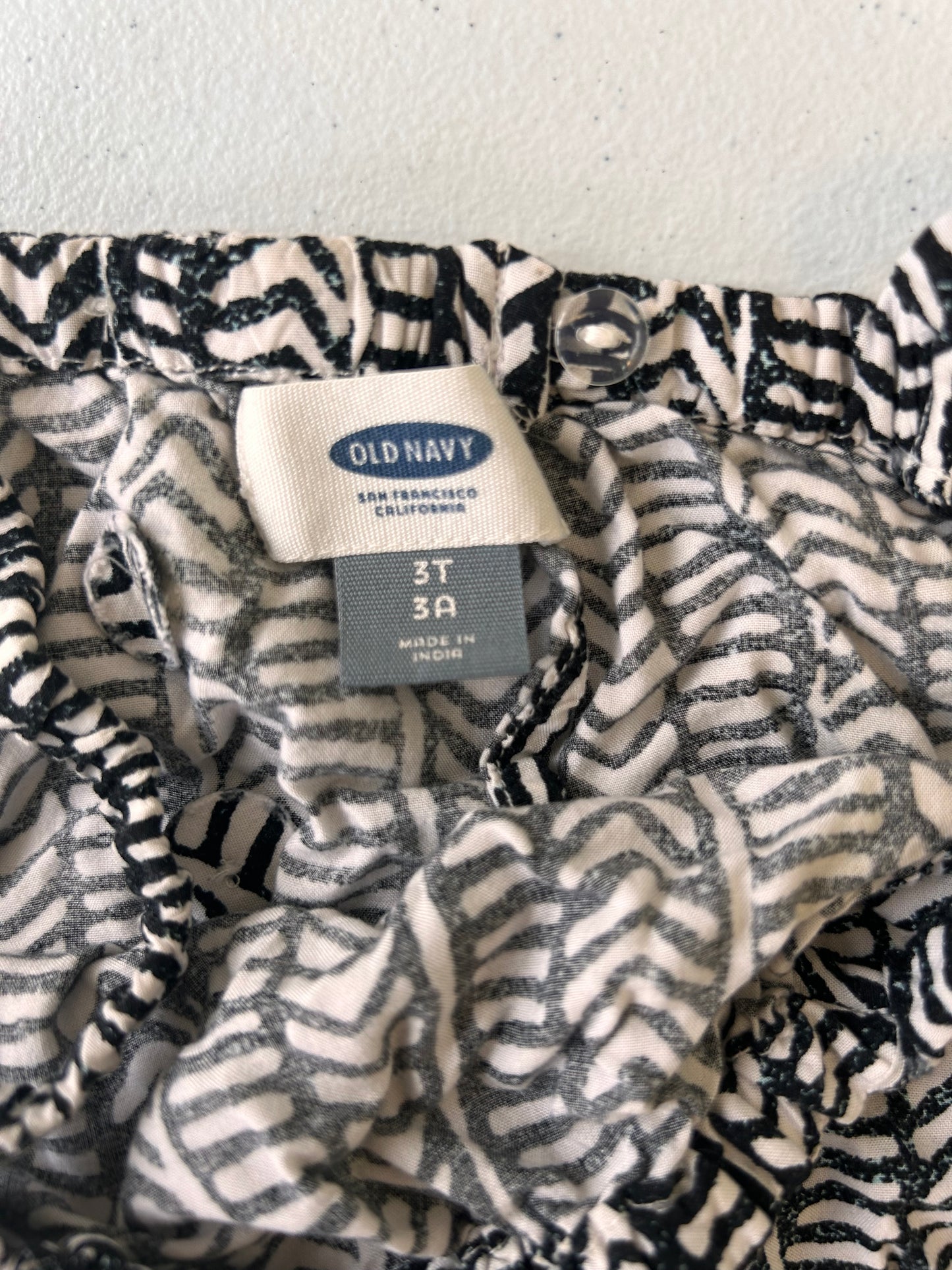 Old navy 3t black & white chevron open back tank