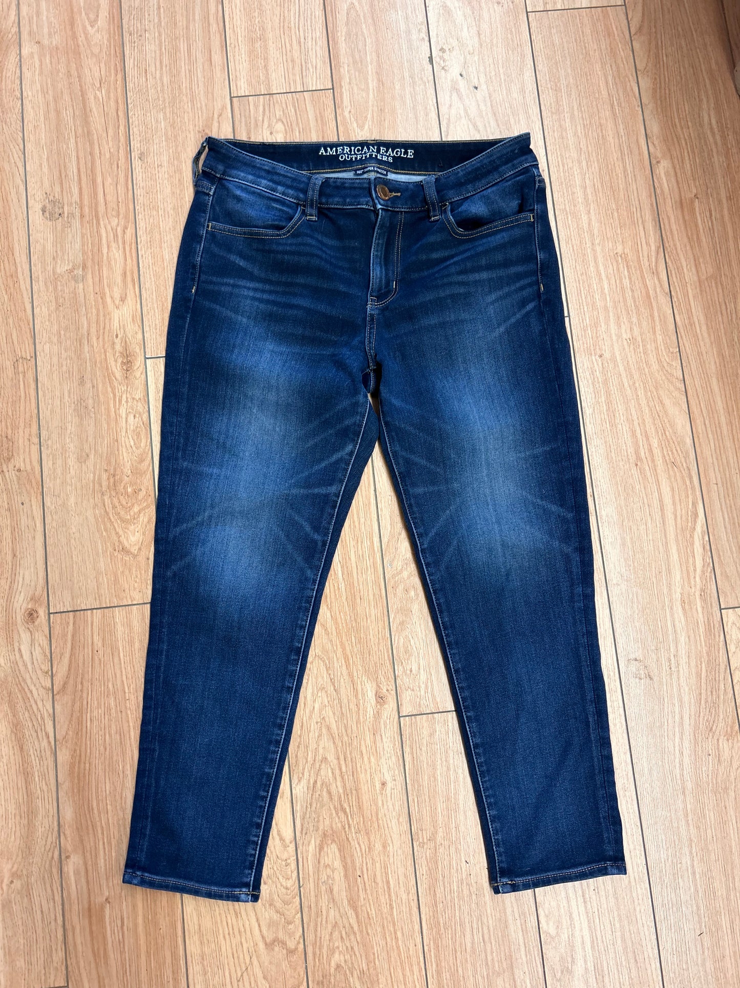 American eagle 10 dark wash cropped jeans