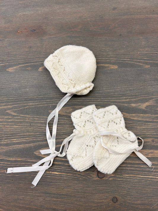 Newborn white knit bonnet & booties set