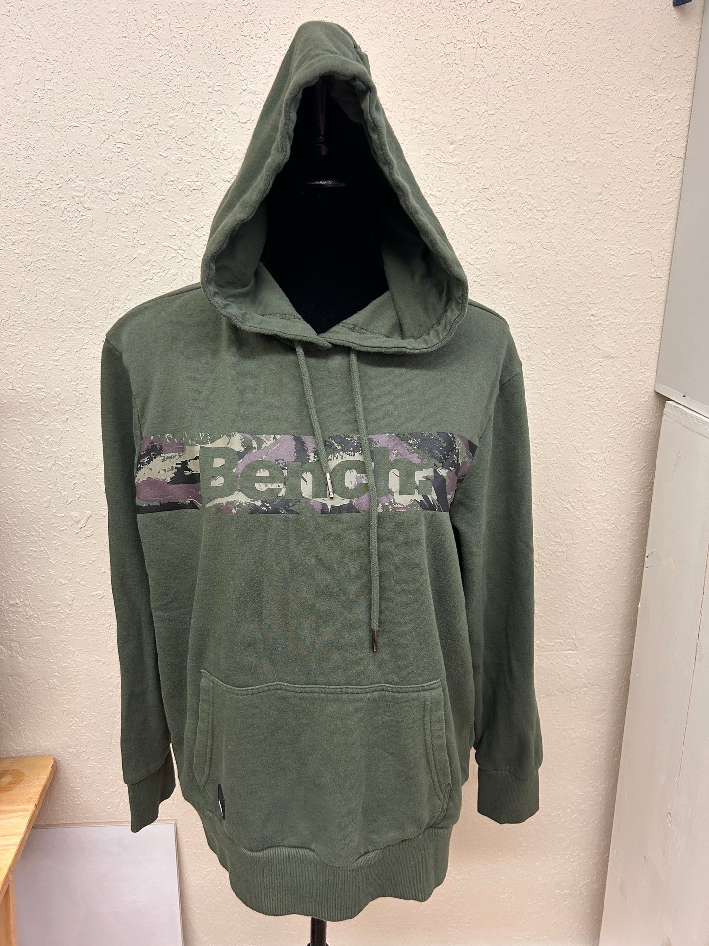 Bench men’s large green hoodie