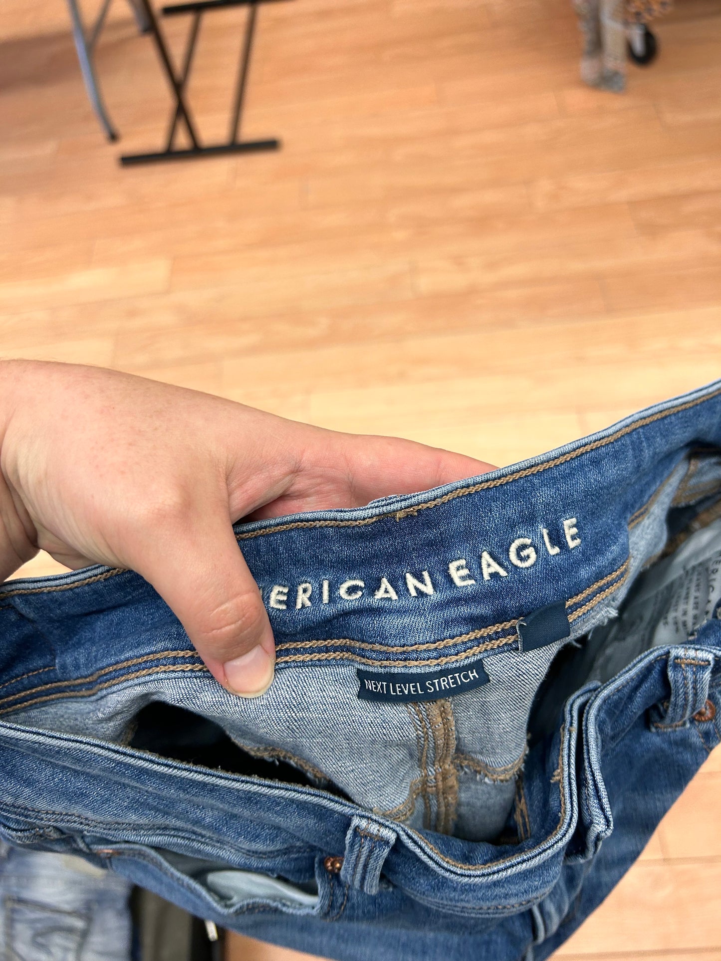 America eagle 10 SHORT light wash bootcut jeans