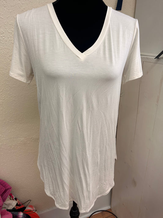 NEW silver icing Emma’s closet medium white T-shirt