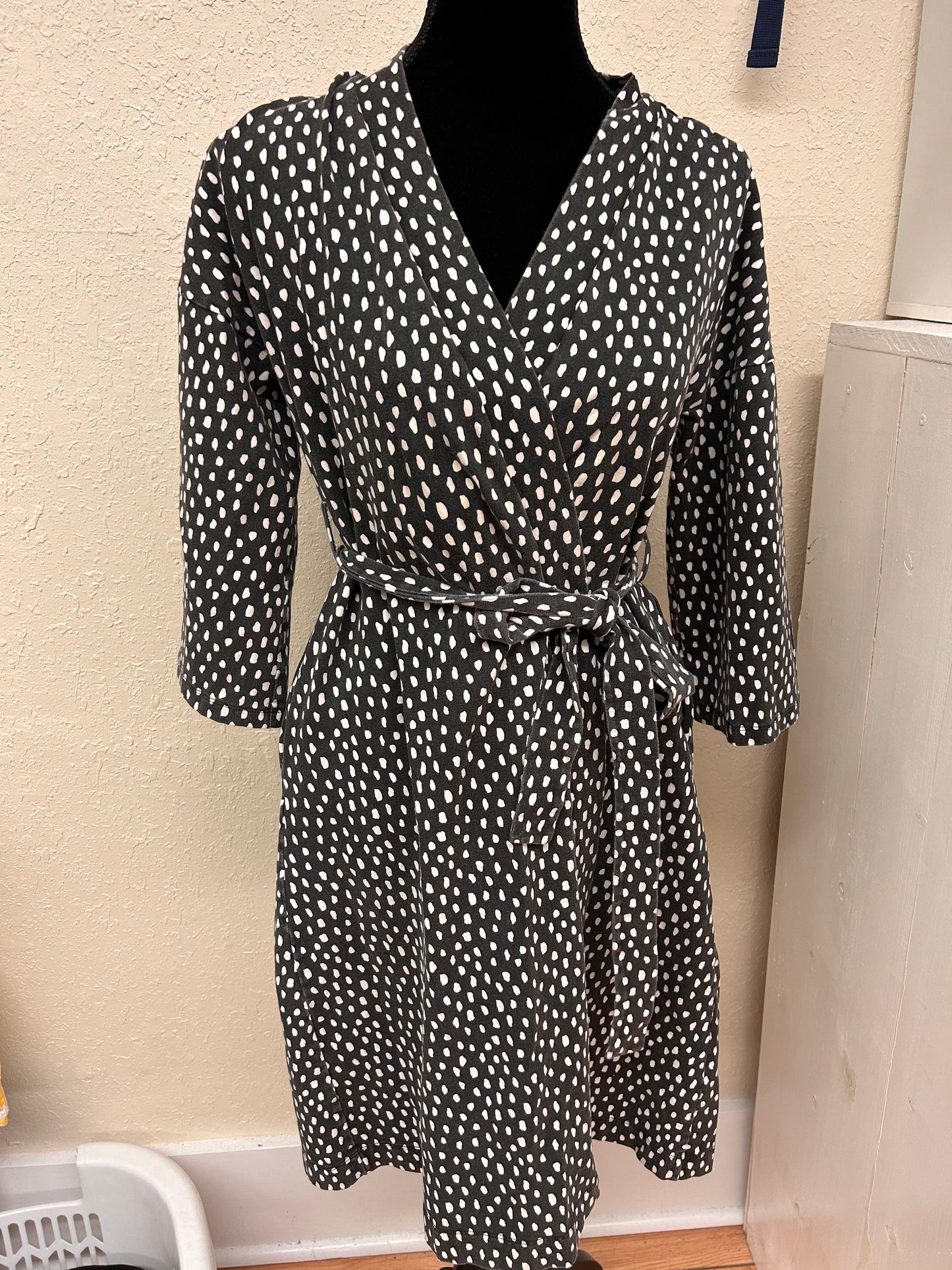 Over company S/M black & white polka dot robe