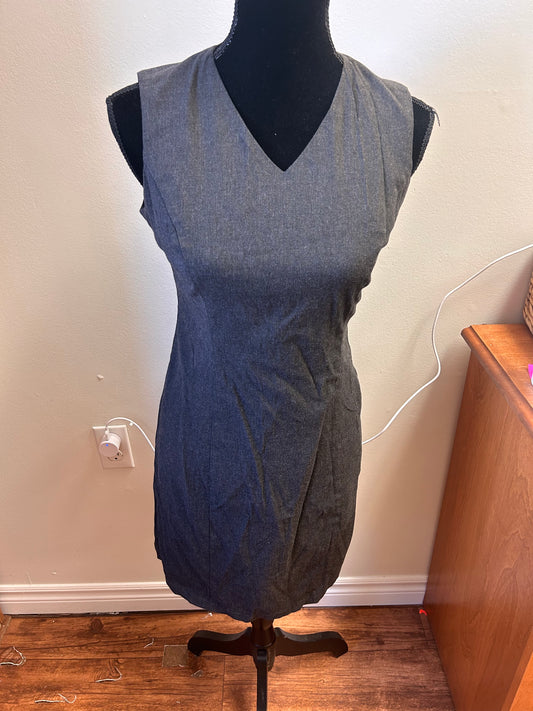 Gap size 2 grey vneck sleeveless midi dress