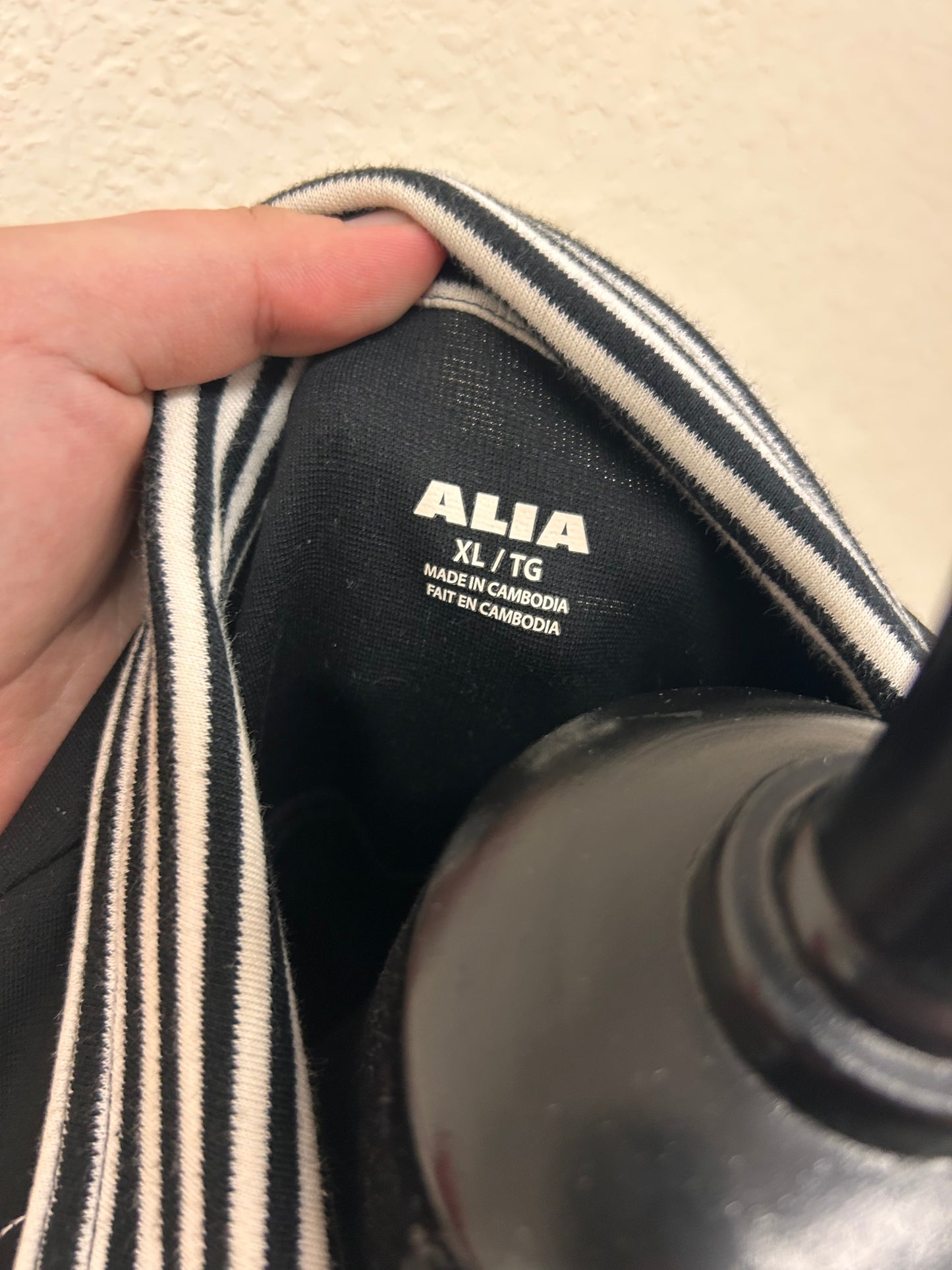 Alia xl black zip up blazer