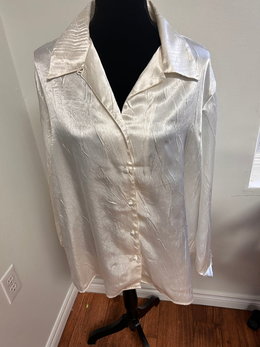 Vintage traditions 22w white silk button up shirt