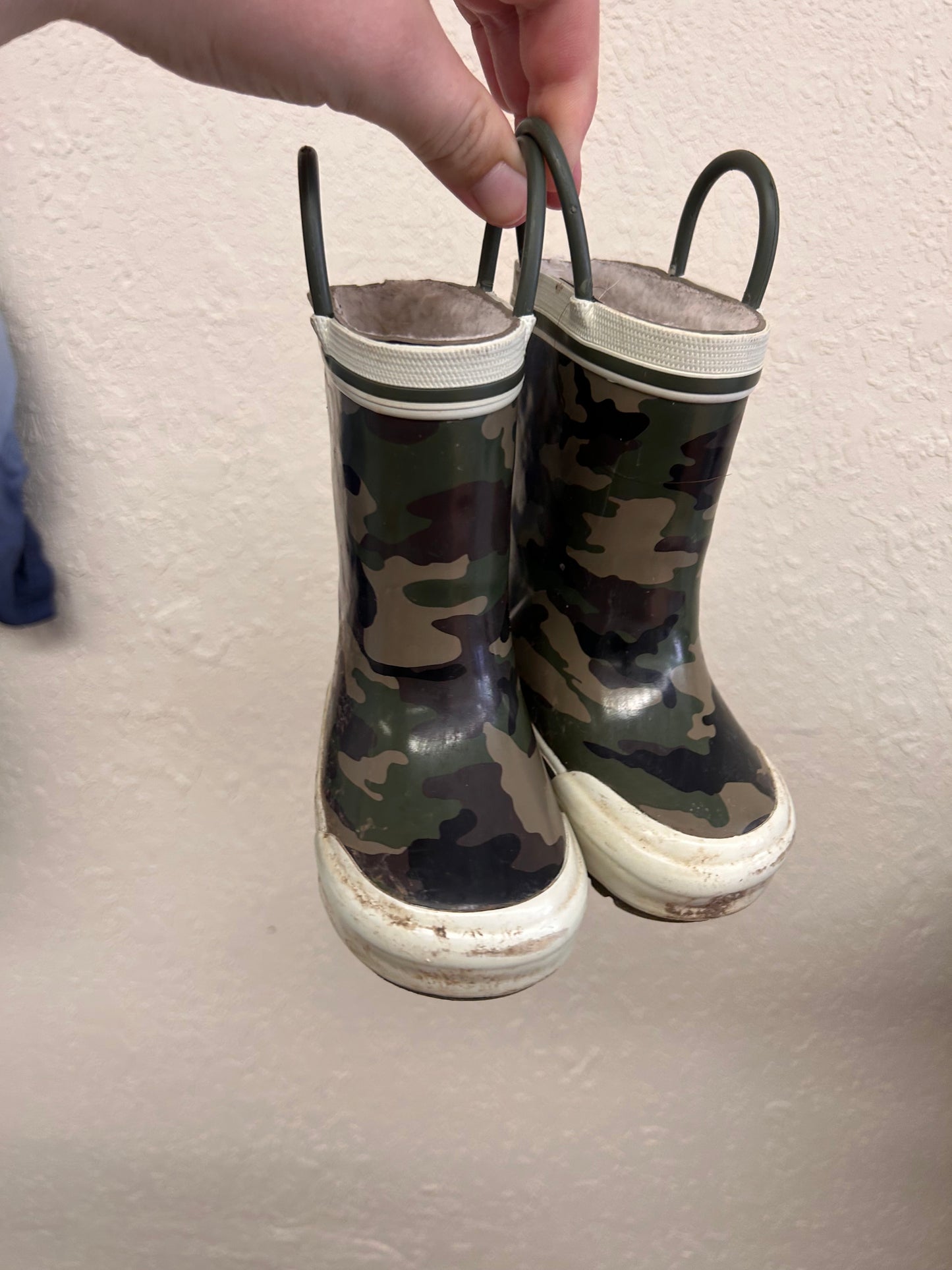 Infant 4 green camo rubber boots