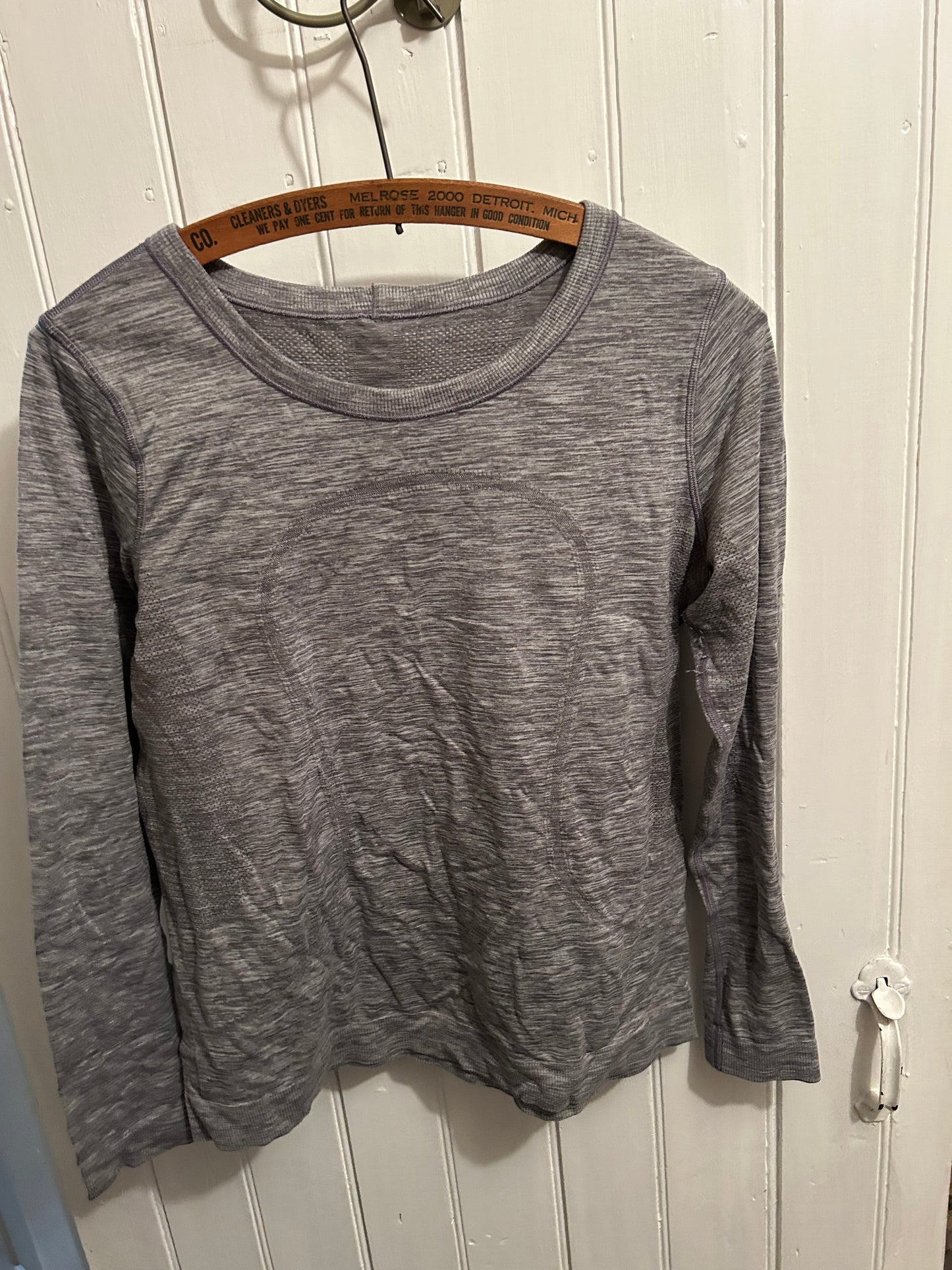 Lululemon 6/8 grey athletic dry quick long sleeve shirt