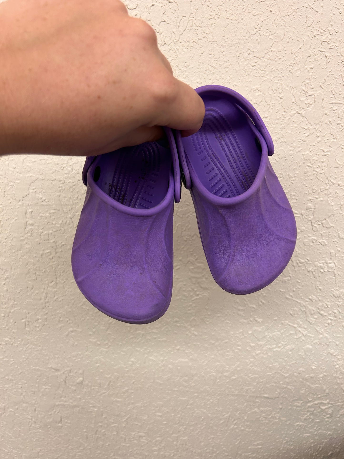 Crocs 6/7 purple shoes