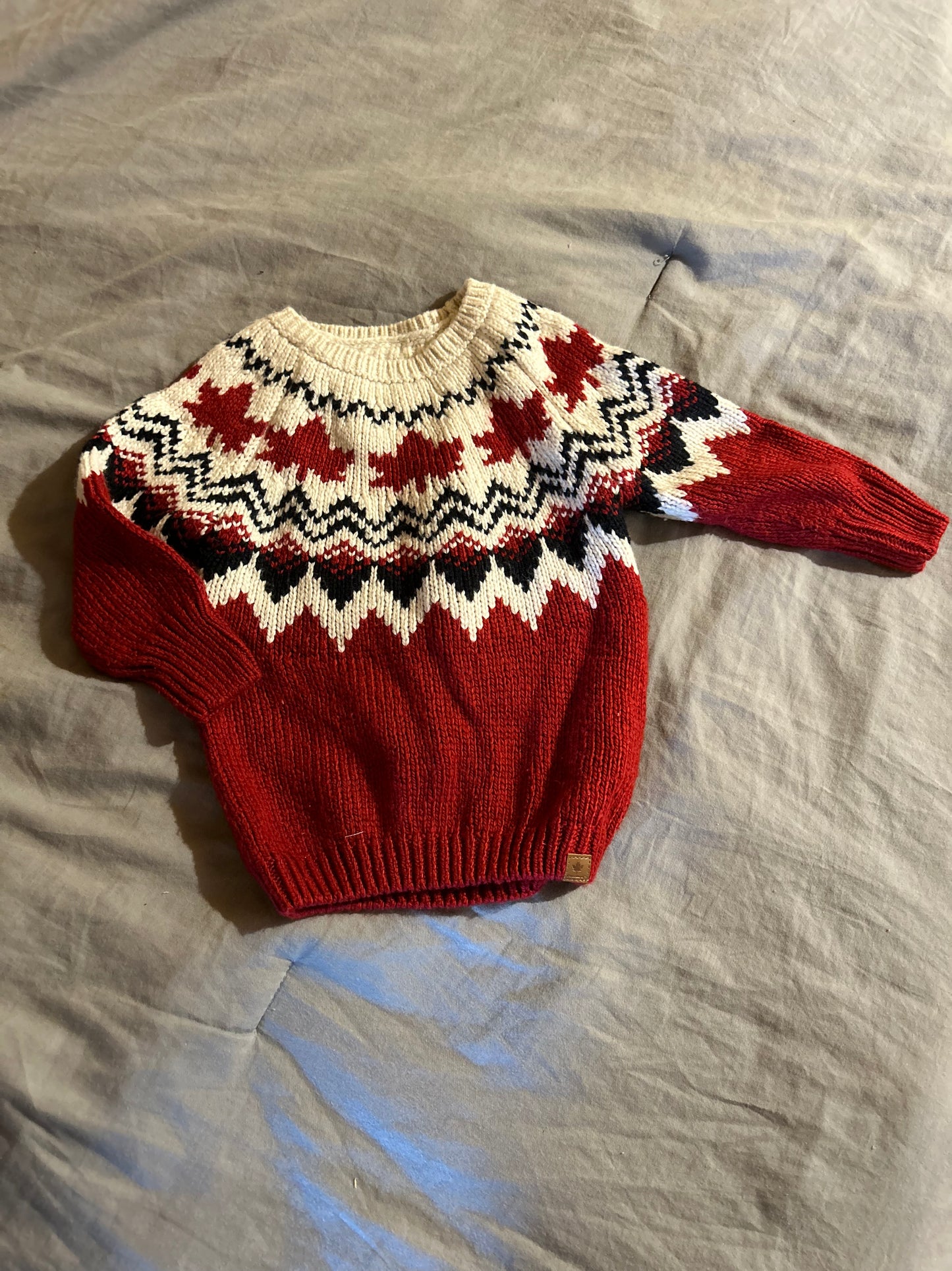 Canadian 2t knit sweater