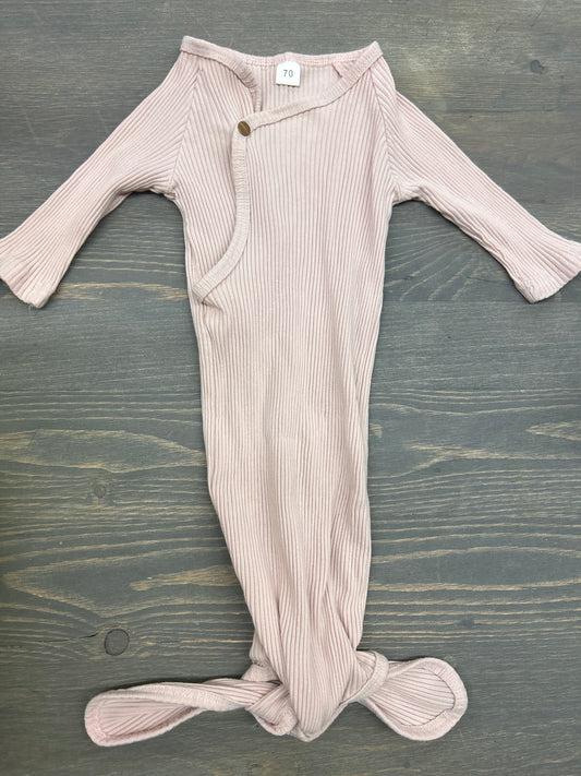 Small shop Newborn pale pink ribbed knotted gown