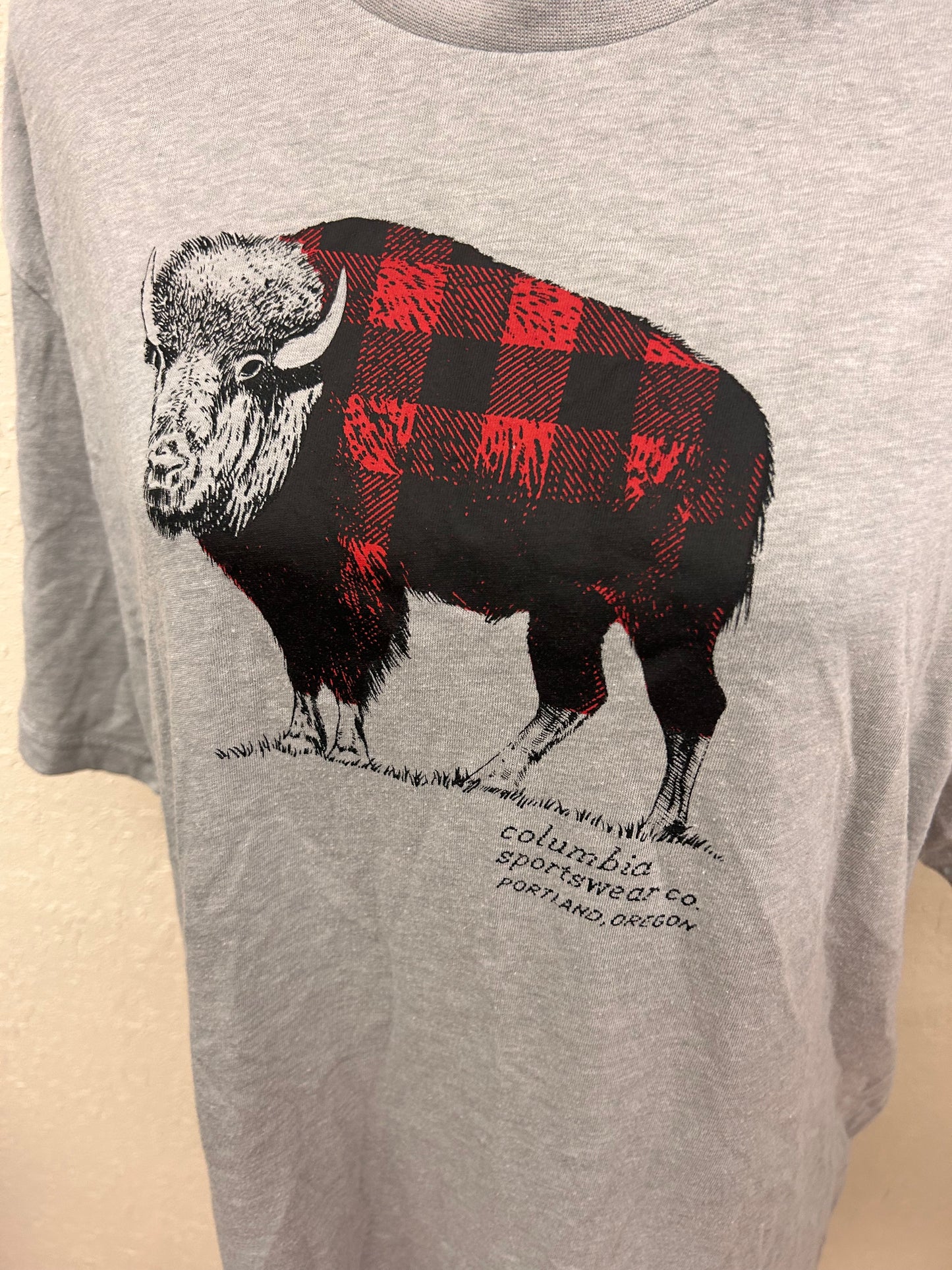 Columbia Xxl gingham Buffalo graphic T-shirt